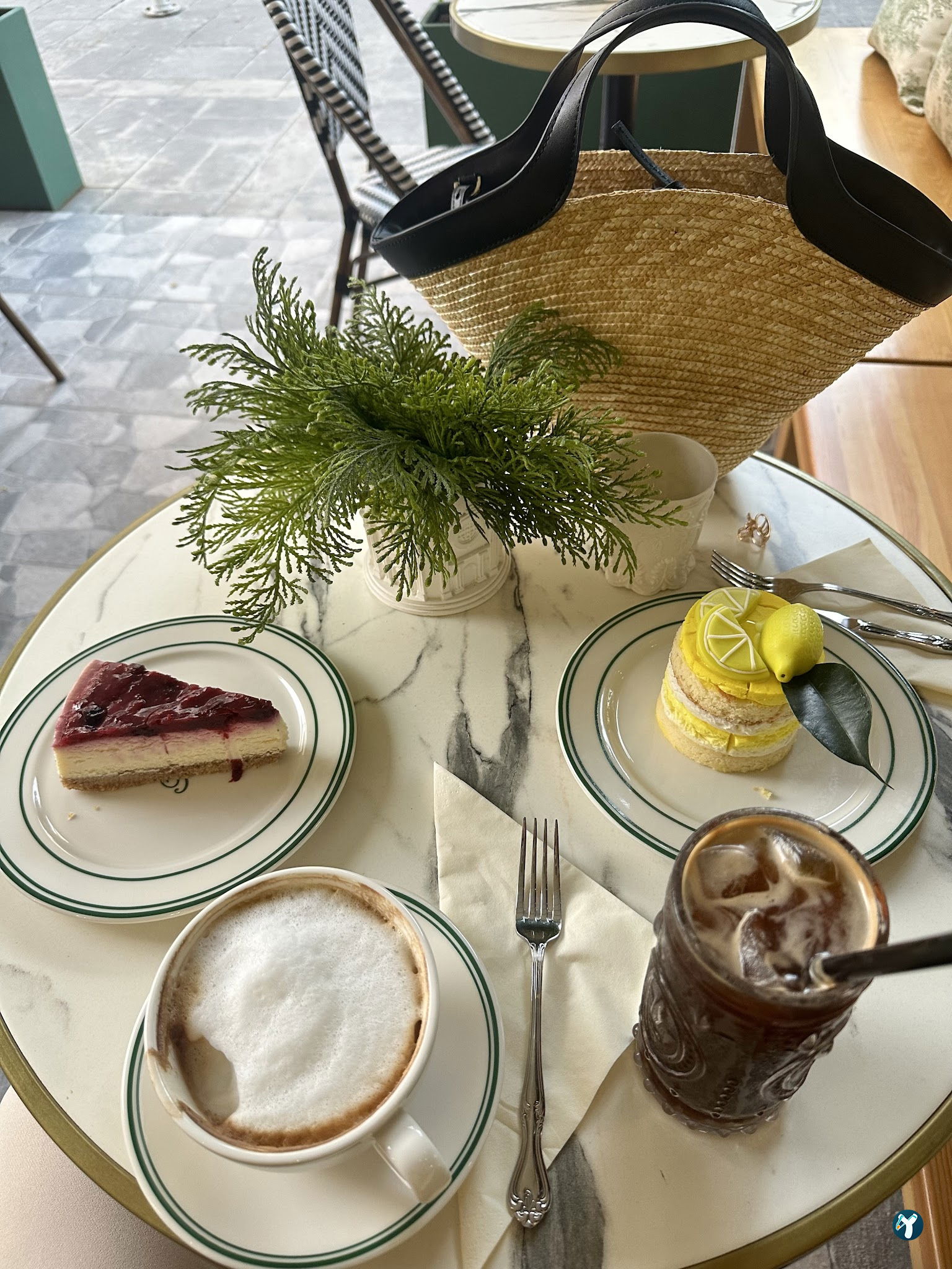 La Parisienne Cafe
