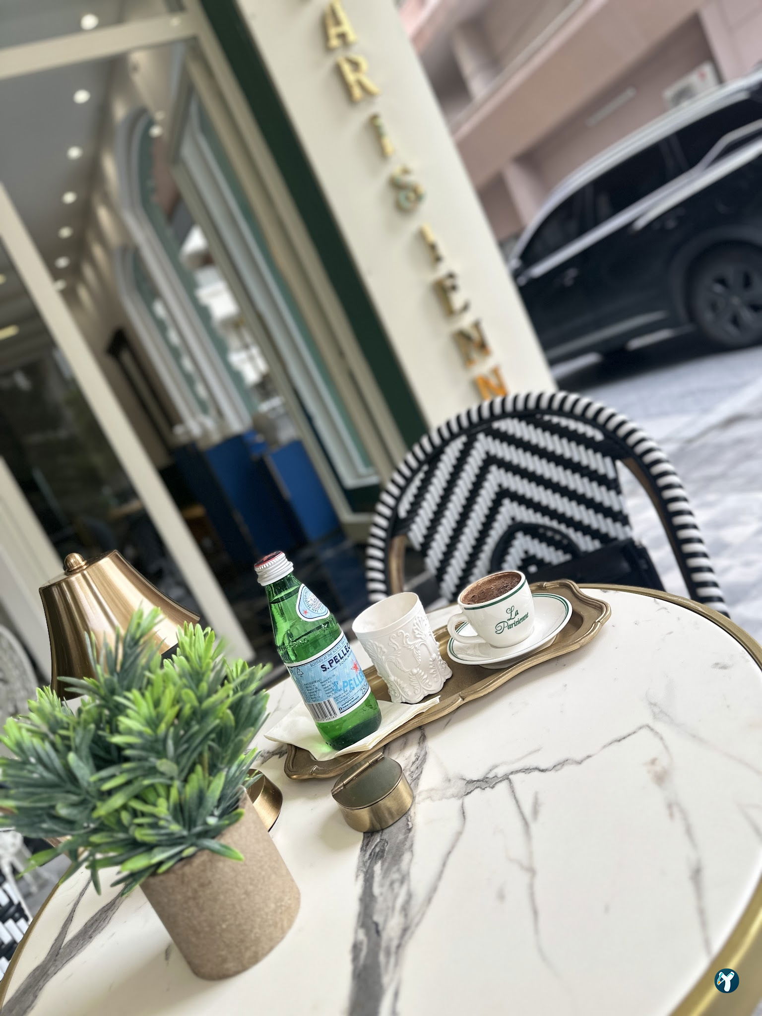La Parisienne Cafe