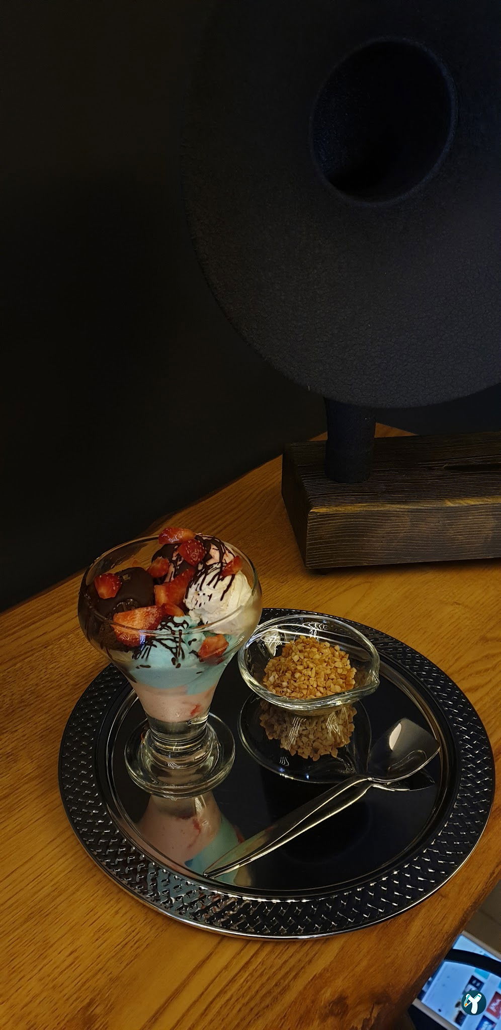 Black Loqma Cafe