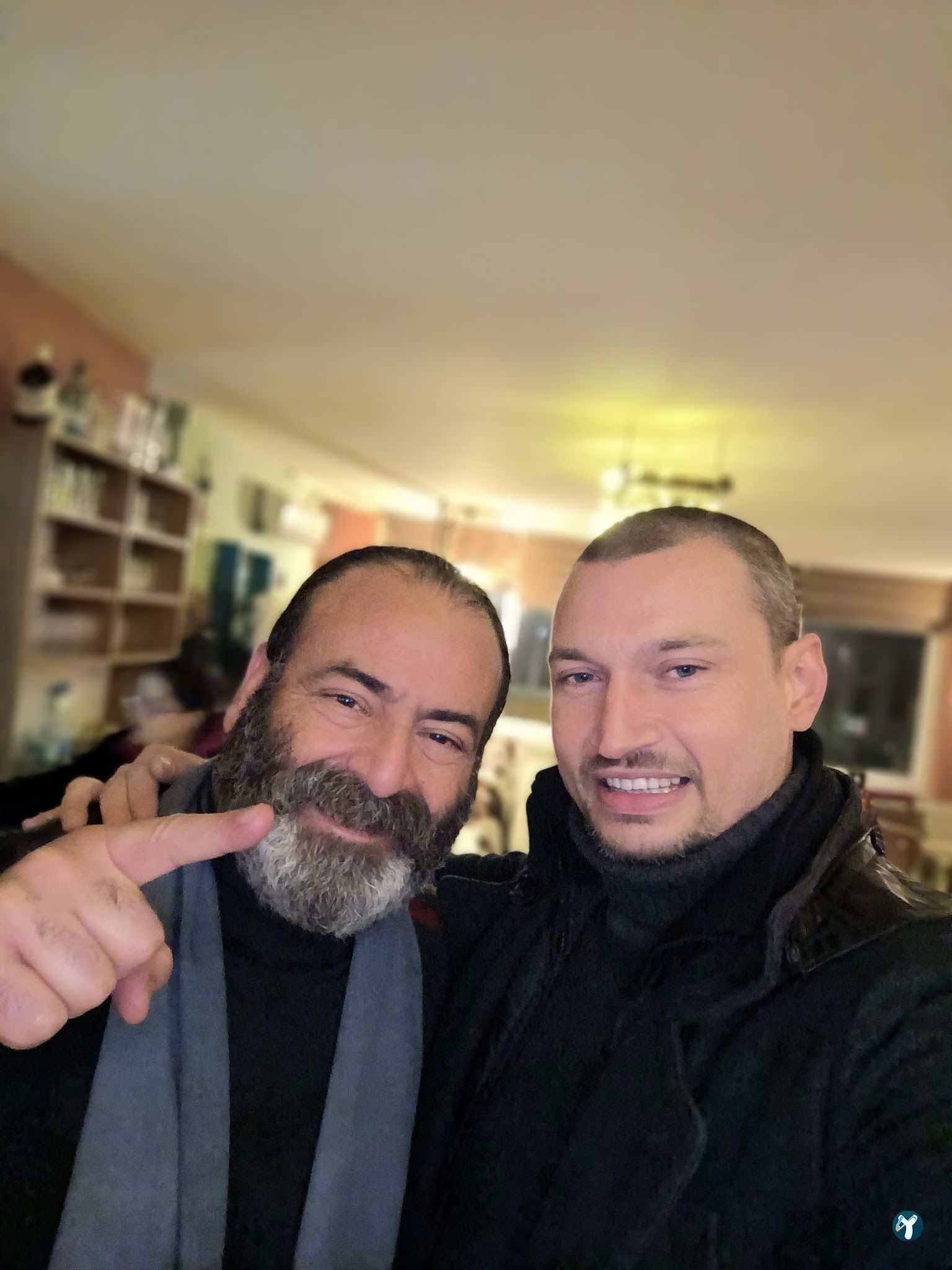 Nezi̇h Bi̇r Yer