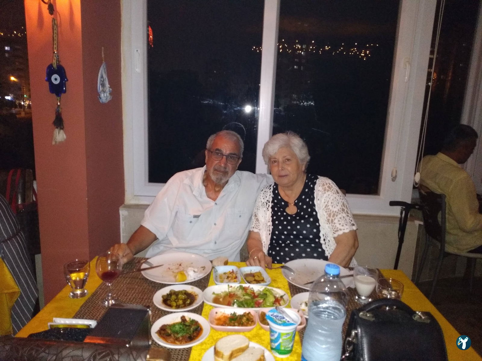 Nezi̇h Bi̇r Yer
