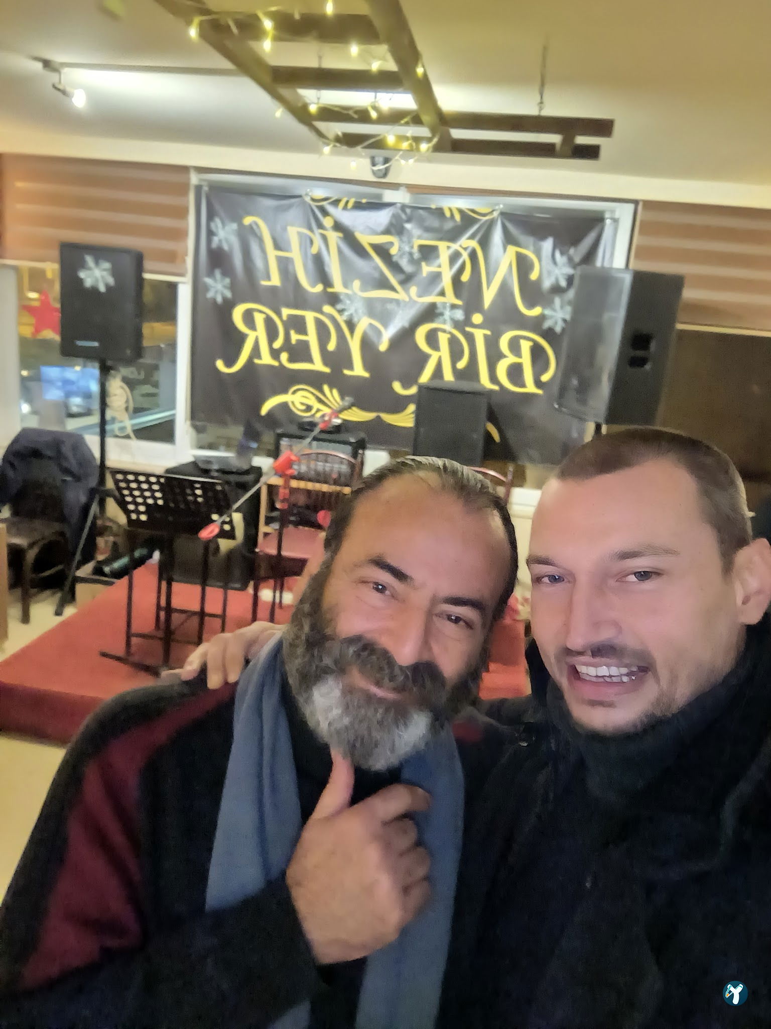 Nezi̇h Bi̇r Yer