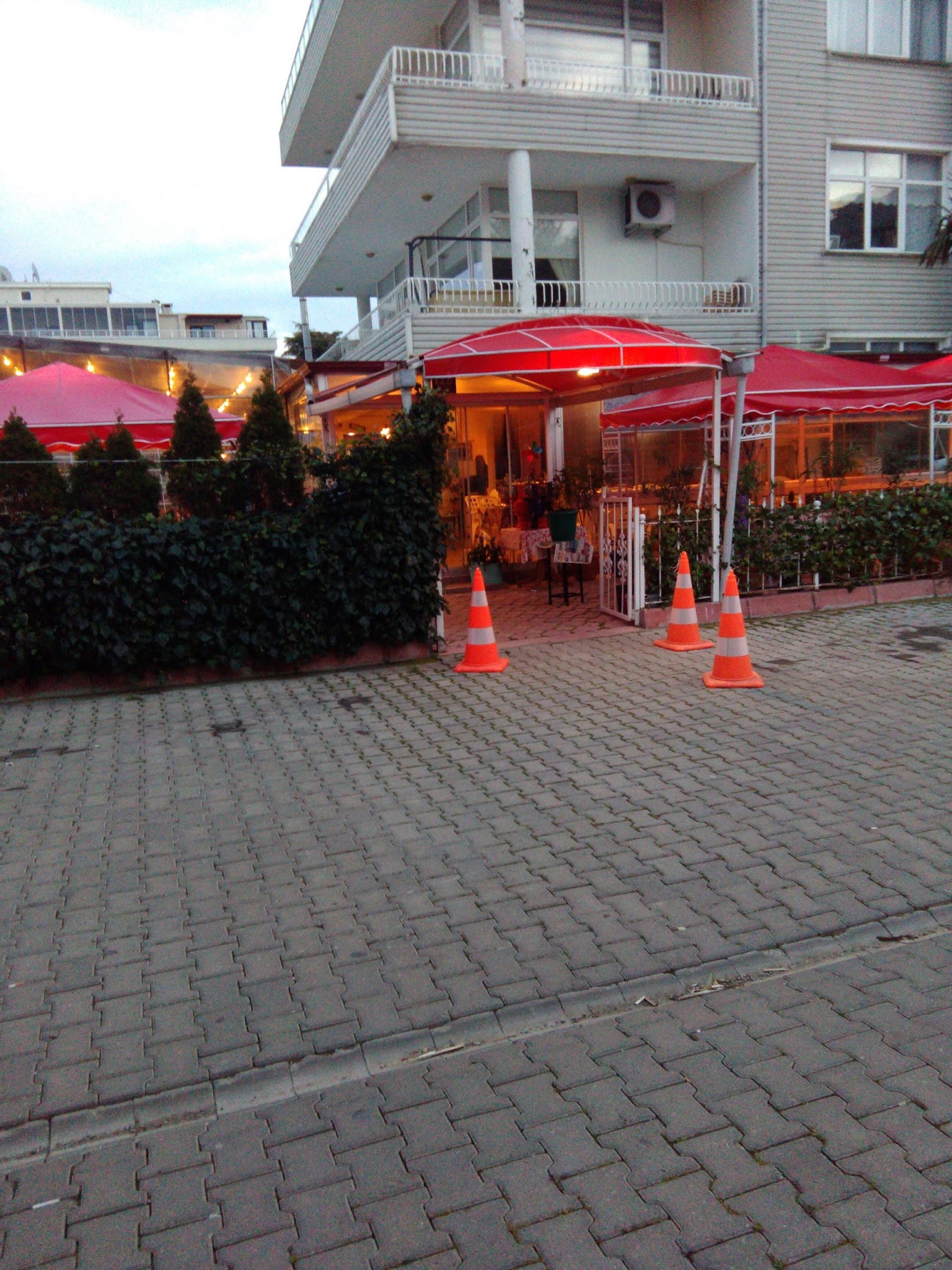 Saklibahçe+ Cafe & Nargi̇le