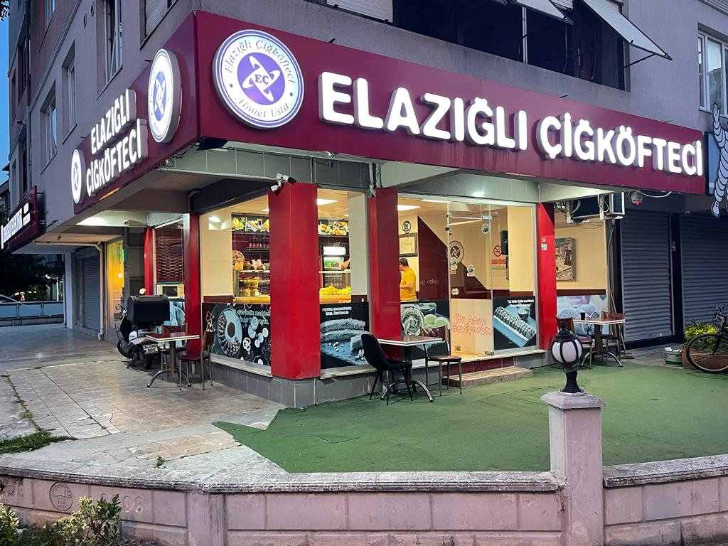 Elazigli Cigkofteci Ahmet Usta