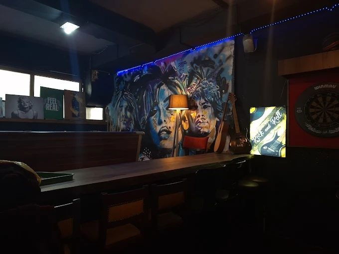 B'Large Pub & Bistro