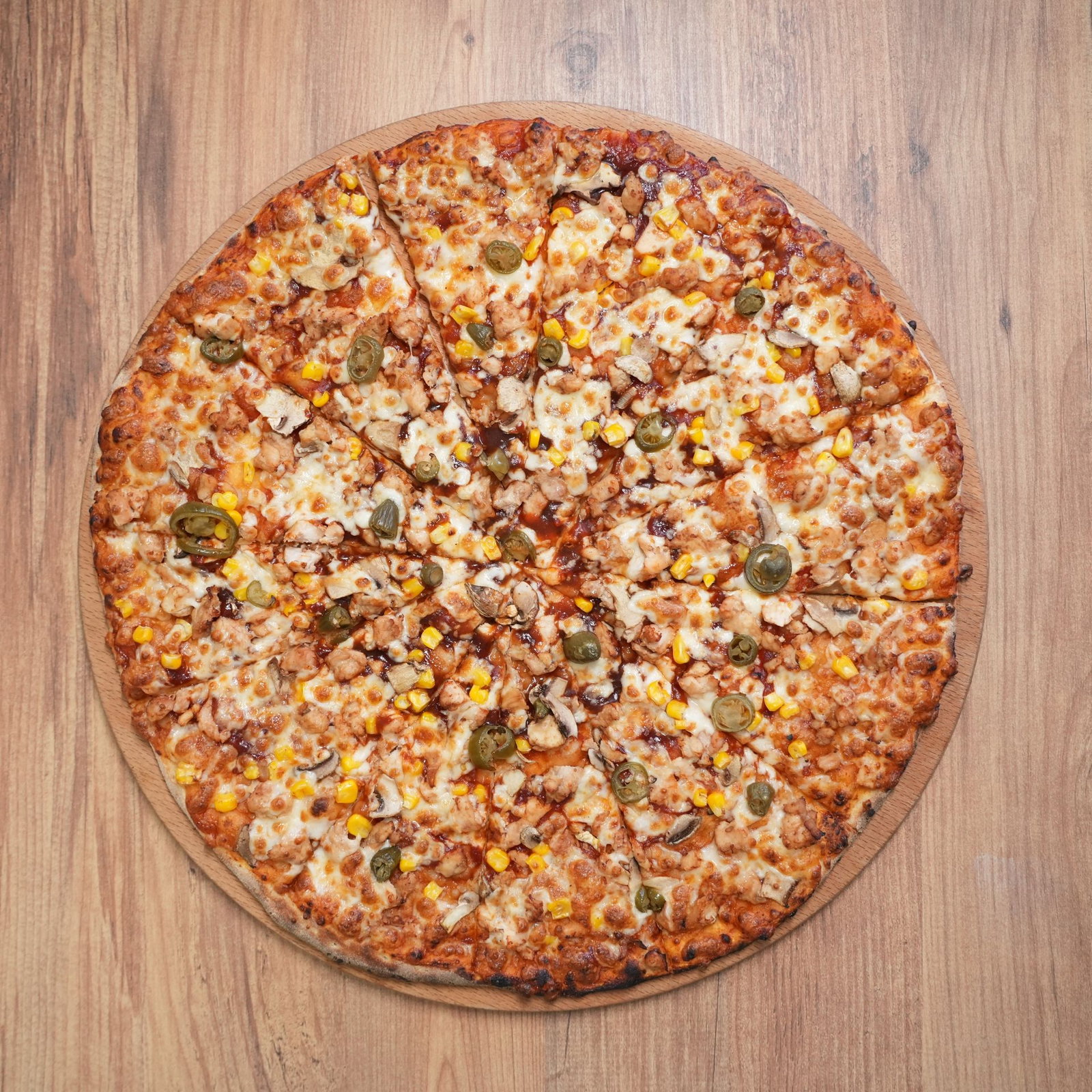 Acı BBQ Tavuklu Pizza (40 cm.)