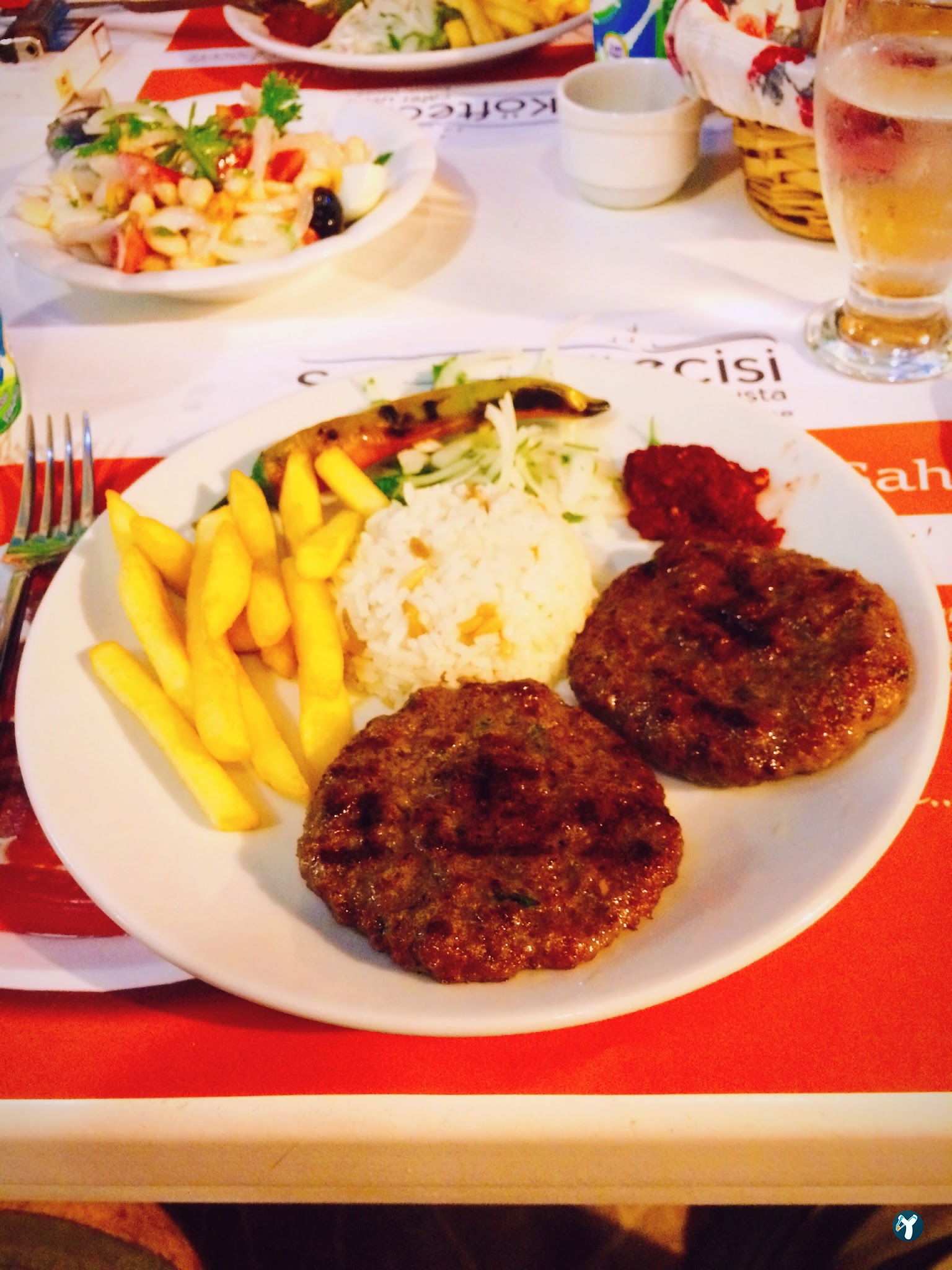 Mari̇na Sahi̇l Köfteci̇si̇