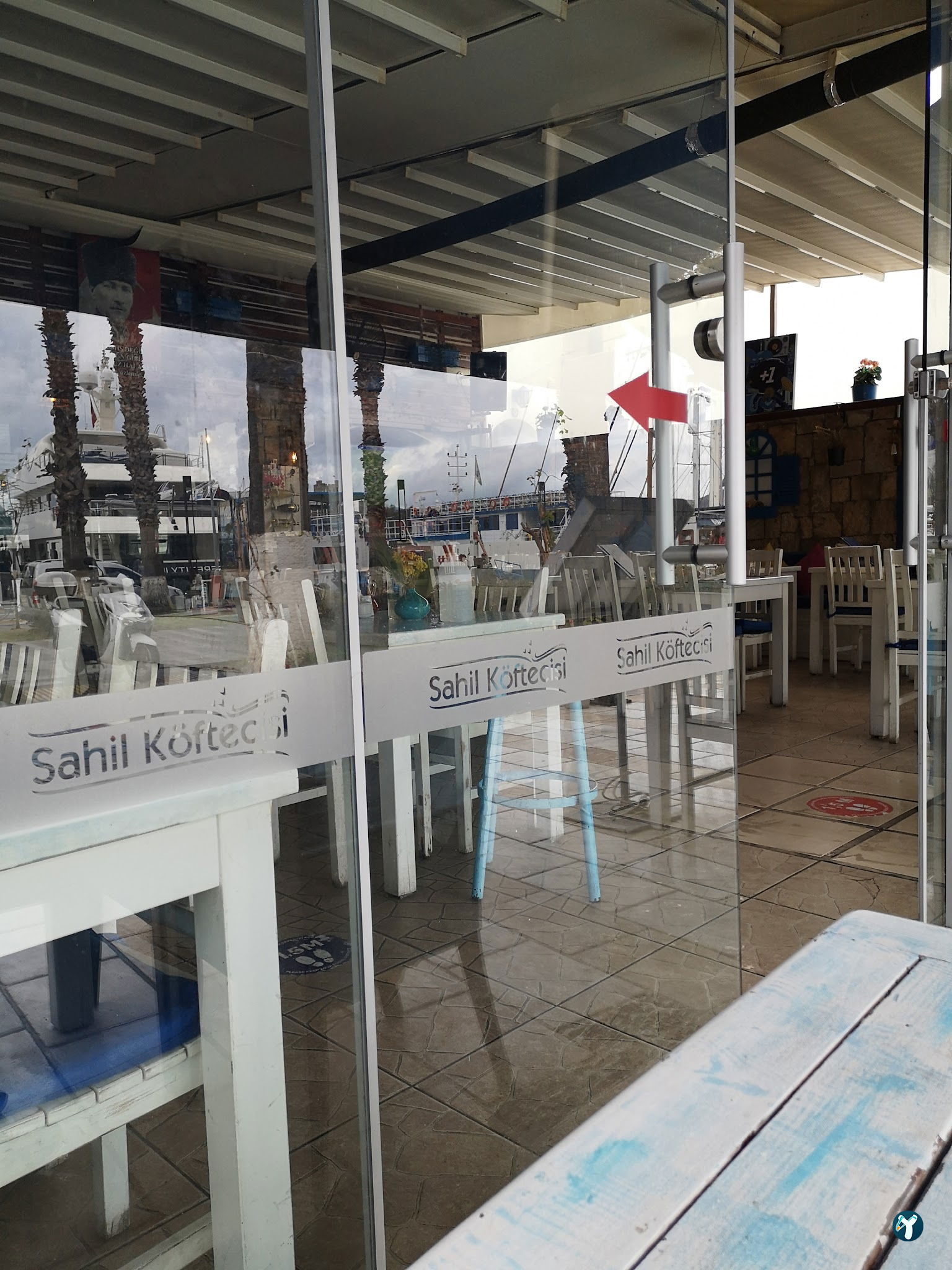 Mari̇na Sahi̇l Köfteci̇si̇