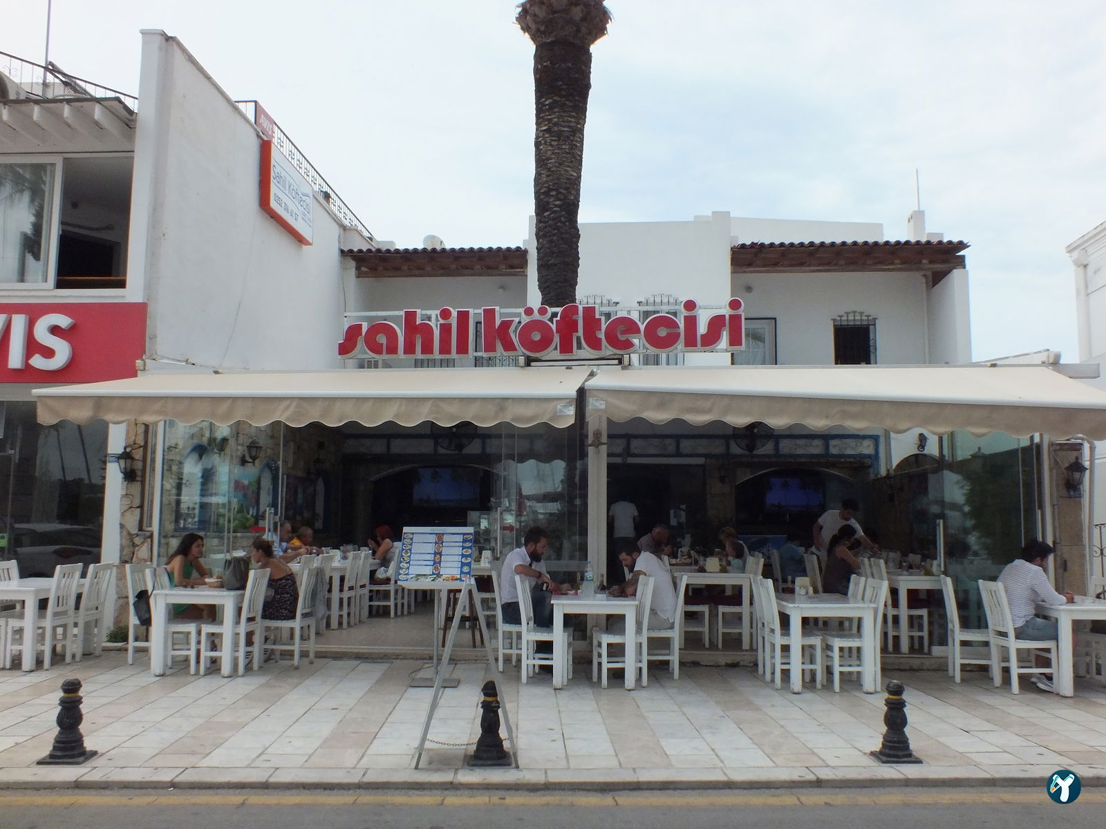 Mari̇na Sahi̇l Köfteci̇si̇
