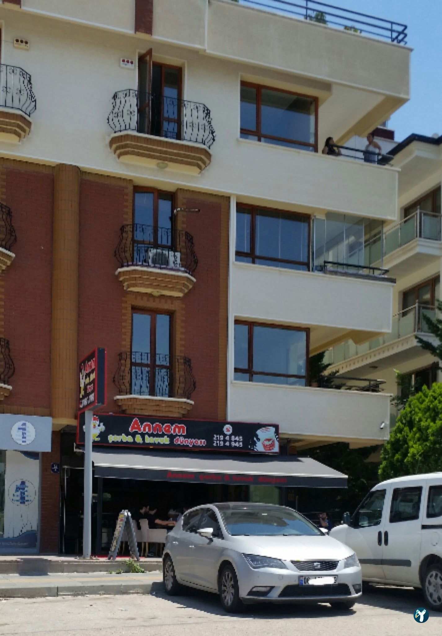 Annem Çorba Ve Tavuk Dünyası
