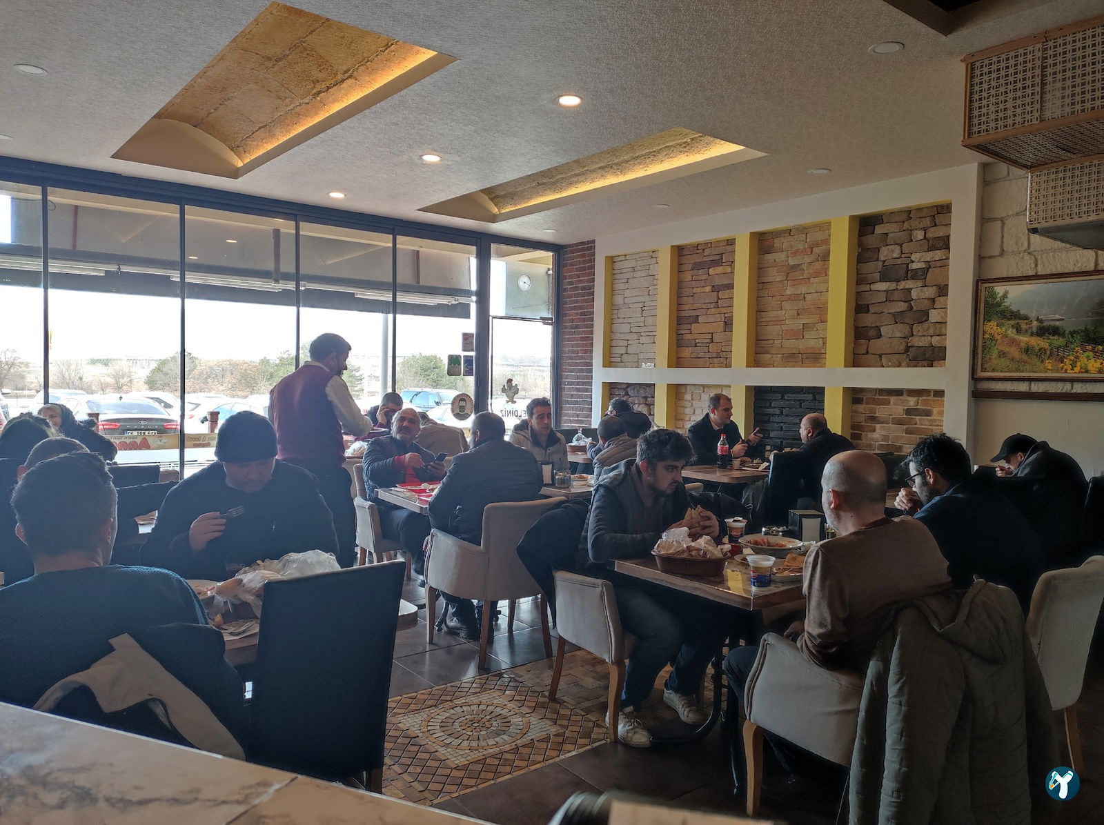 Annem Çorba Ve Tavuk Dünyası