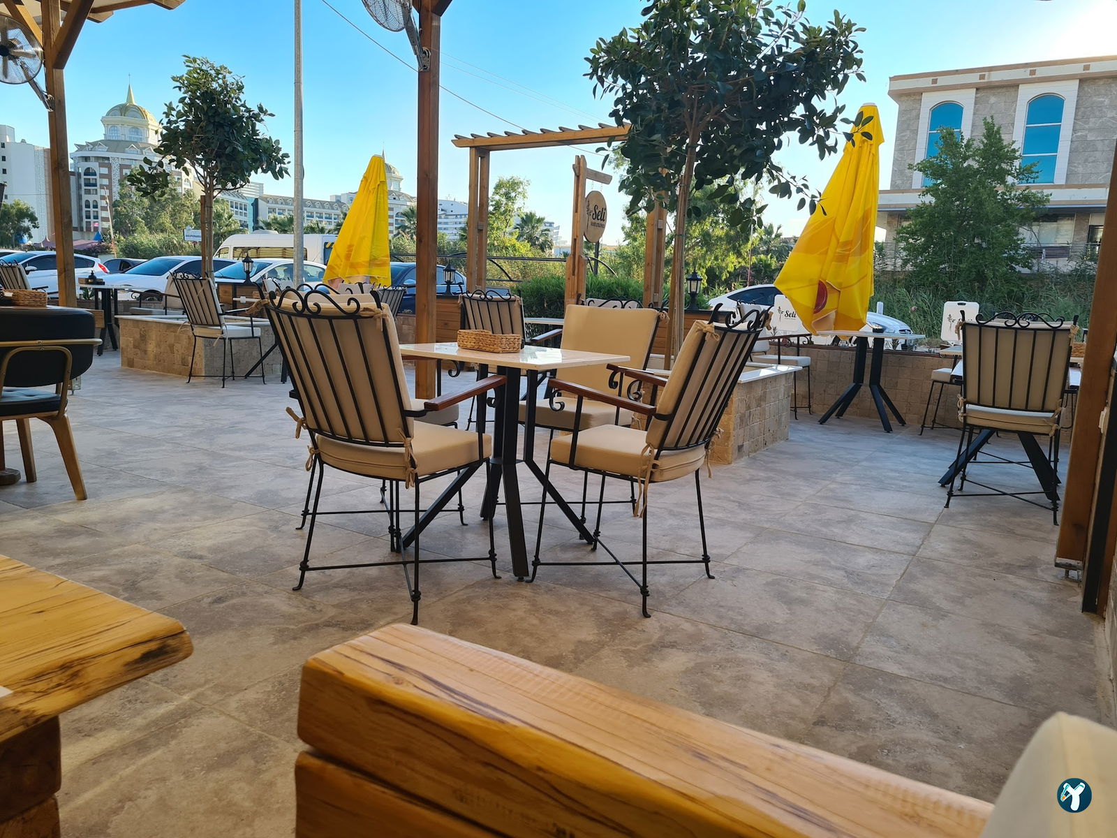 Seli Food & Drinks