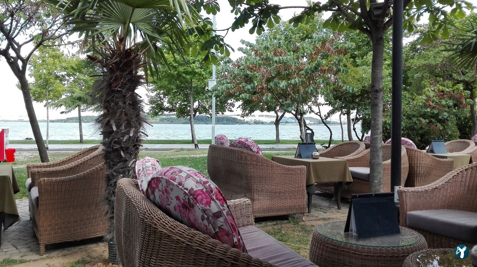 Mis Effendi Cafe