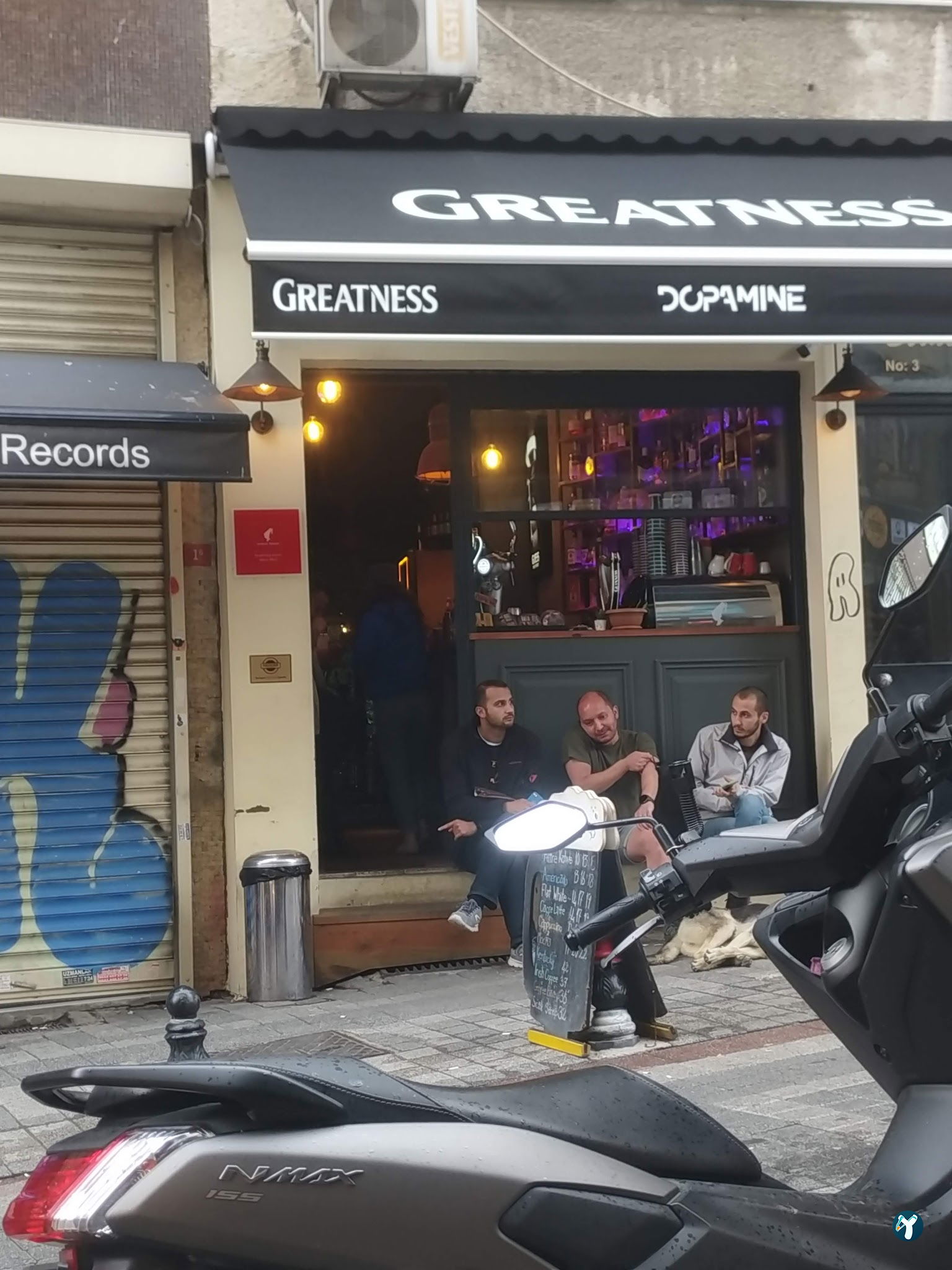 Dopamine Coffee Shop - Moda