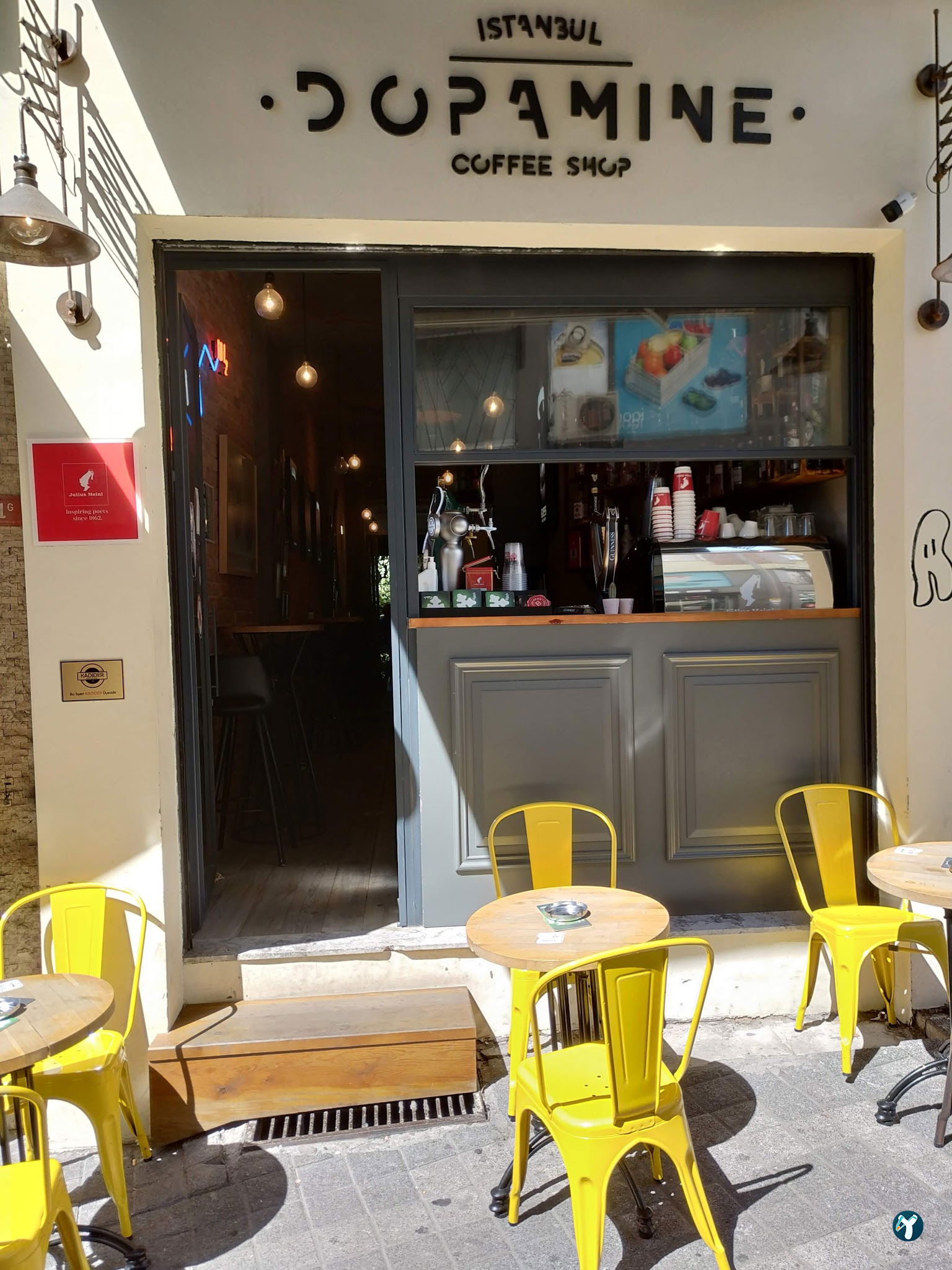 Dopamine Coffee Shop - Moda