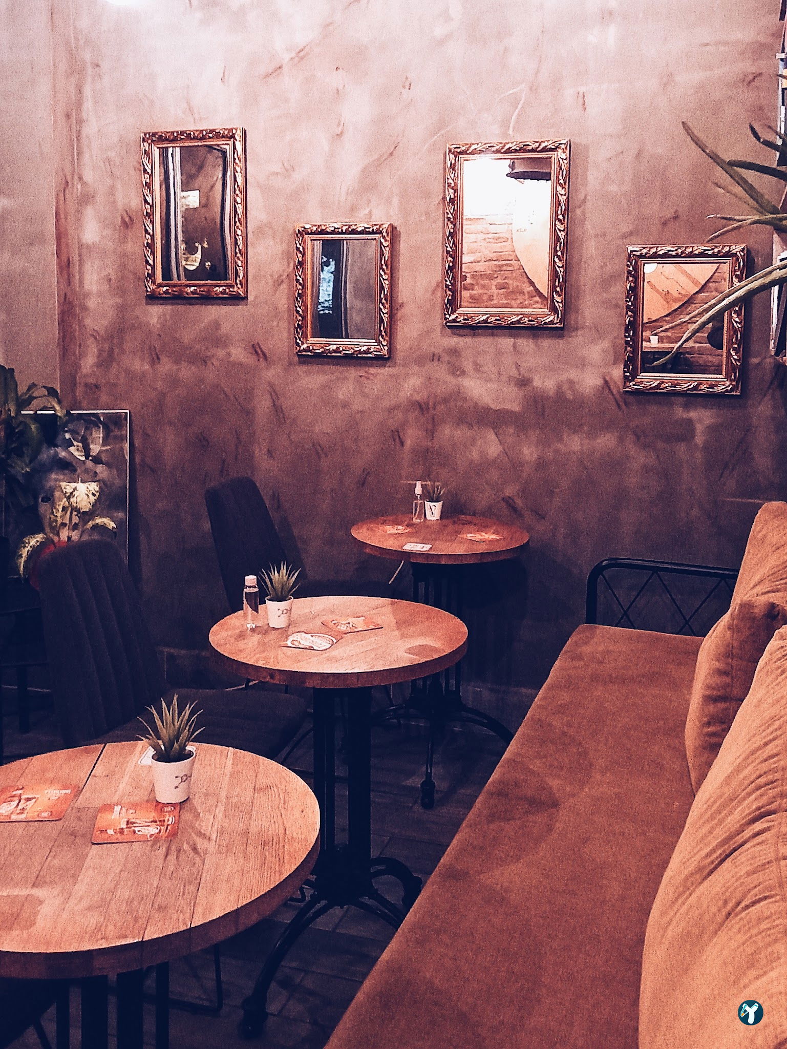 Dopamine Coffee Shop - Moda