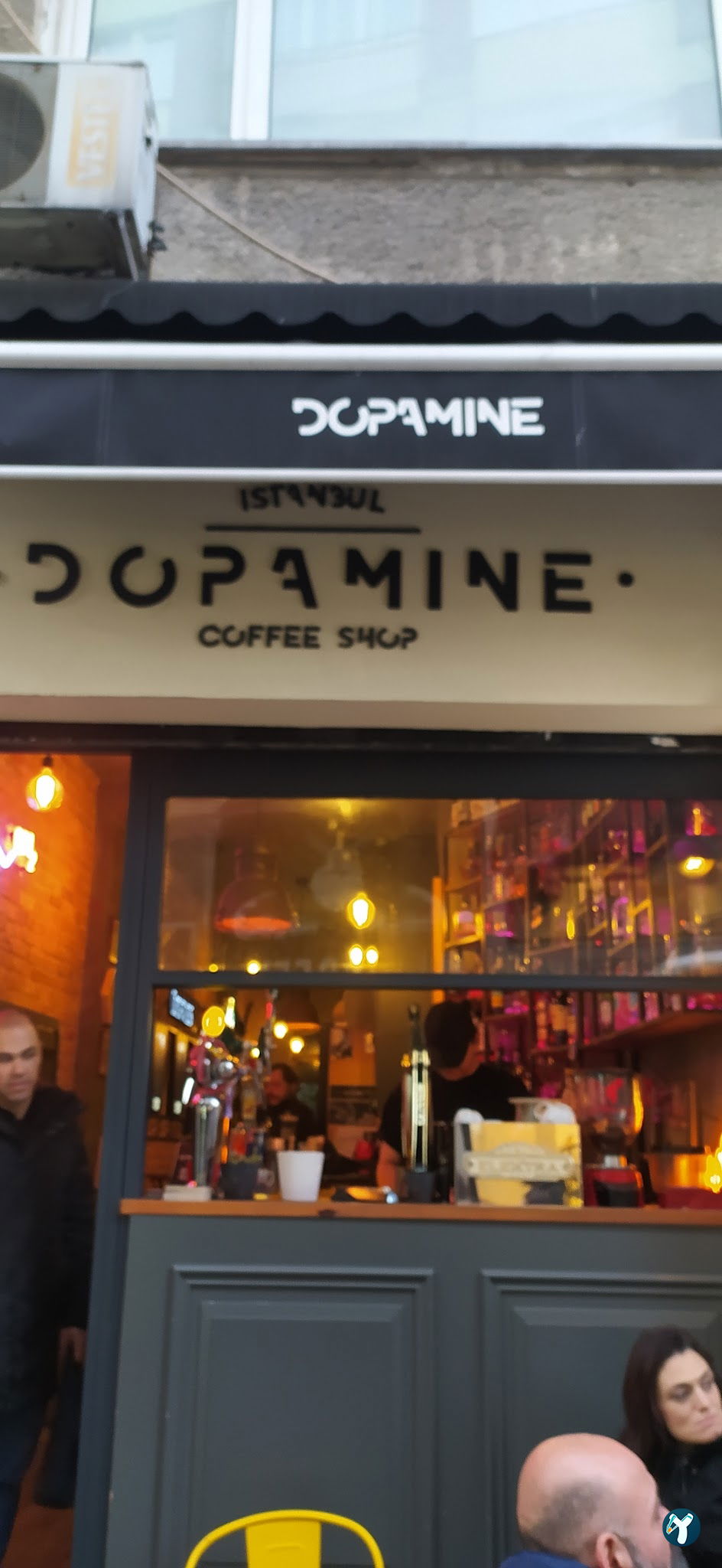 Dopamine Coffee Shop - Moda