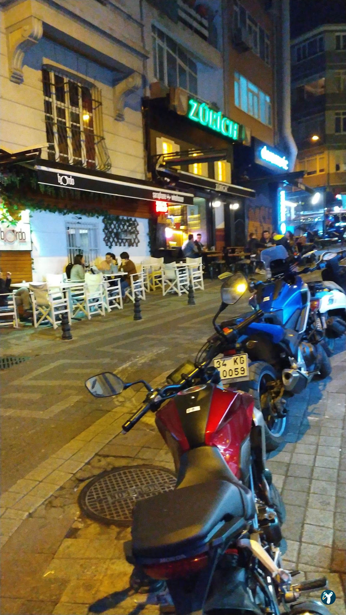 Dopamine Coffee Shop - Moda