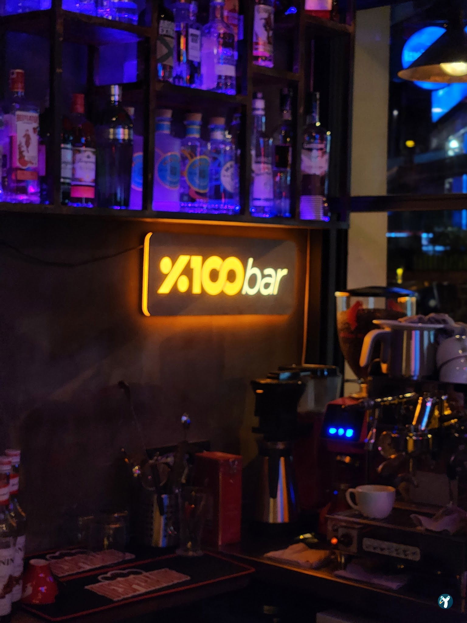 Dopamine Coffee Shop - Moda