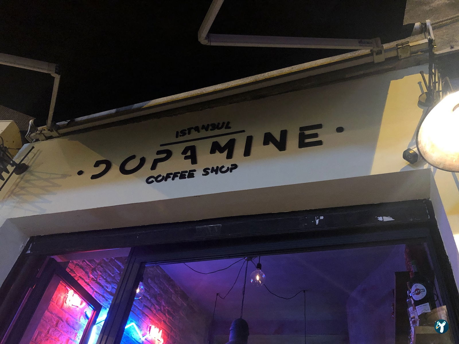 Dopamine Coffee Shop - Moda