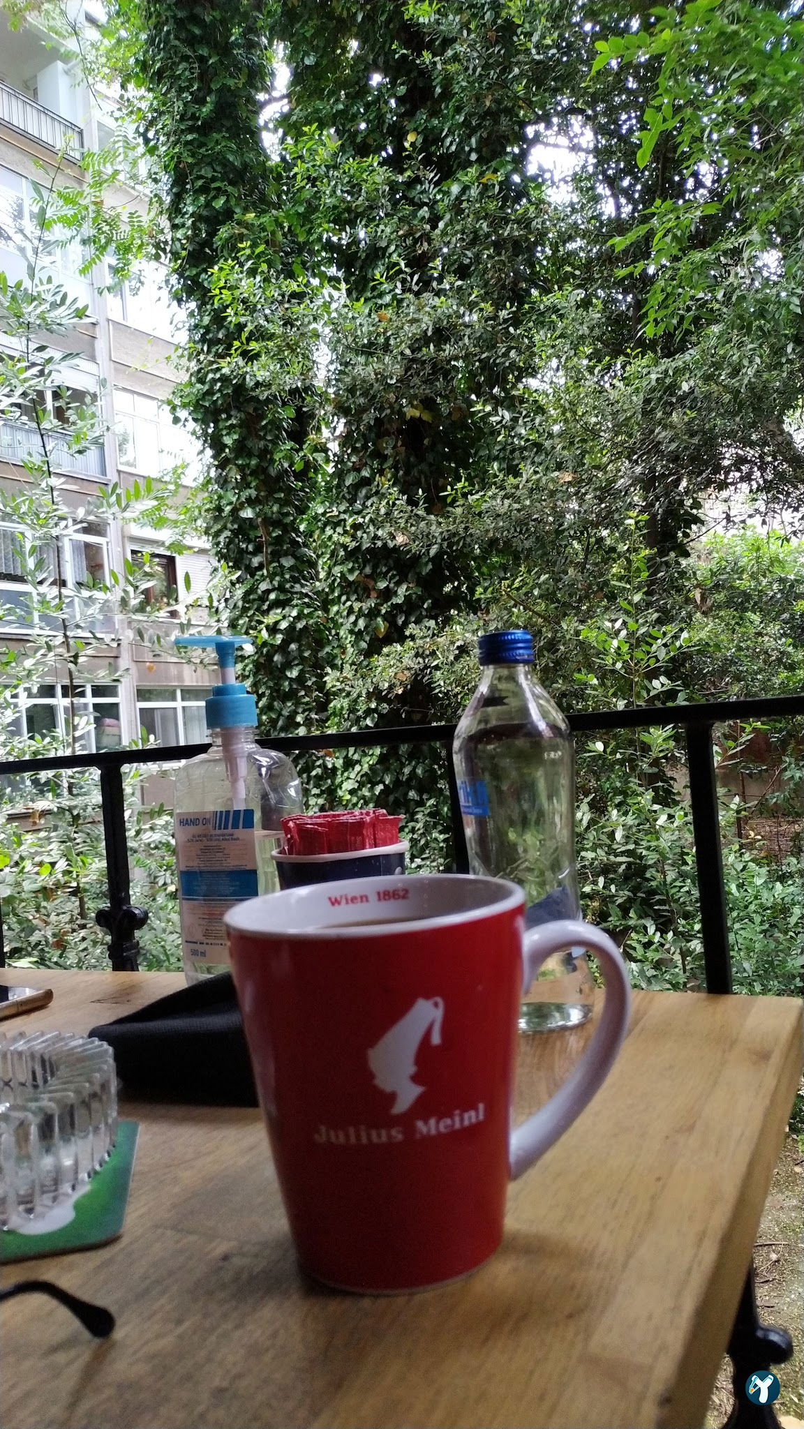 Dopamine Coffee Shop - Moda