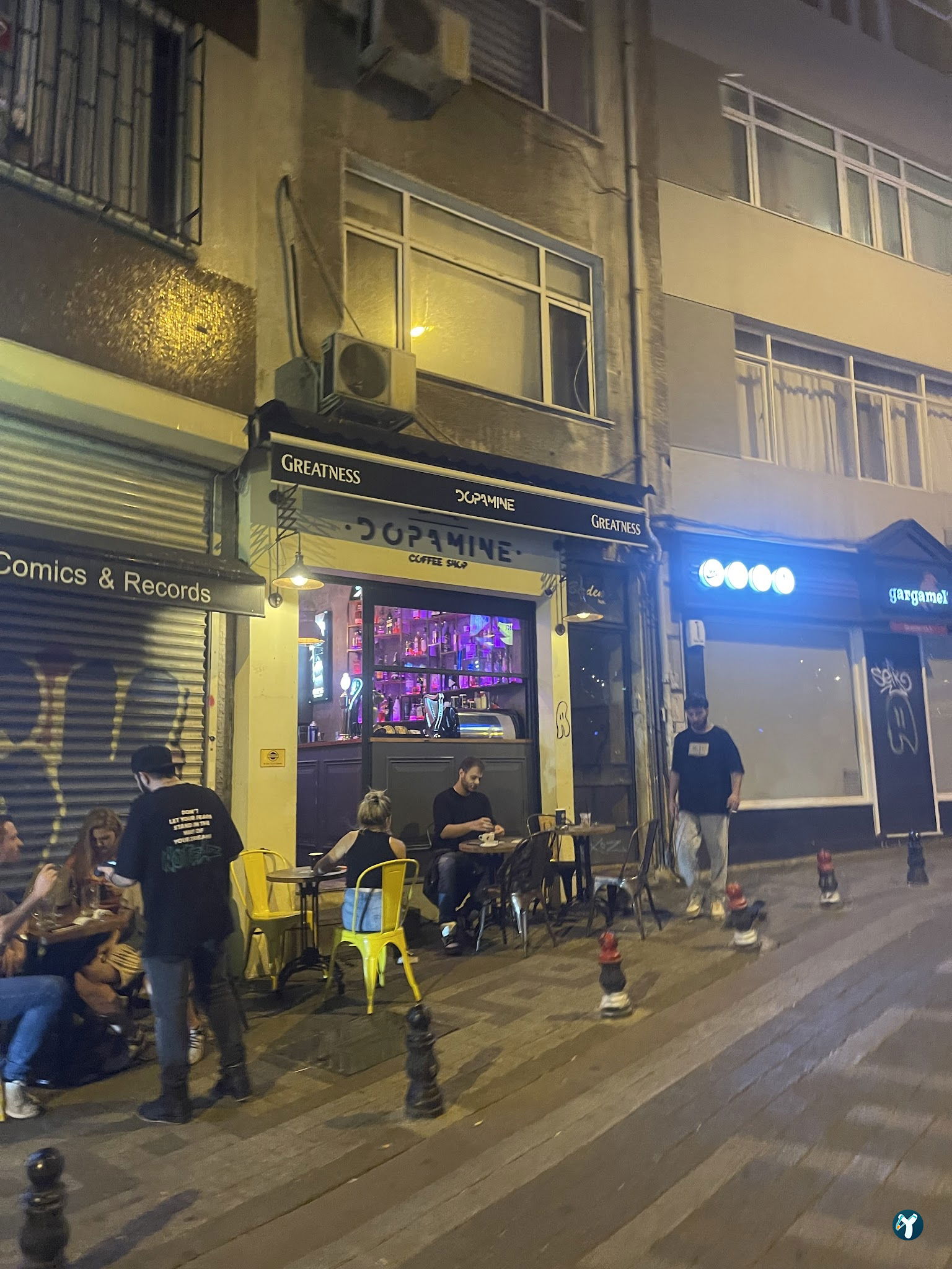 Dopamine Coffee Shop - Moda