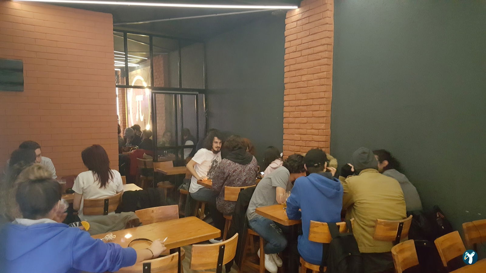 Dopamine Coffee Shop - Moda