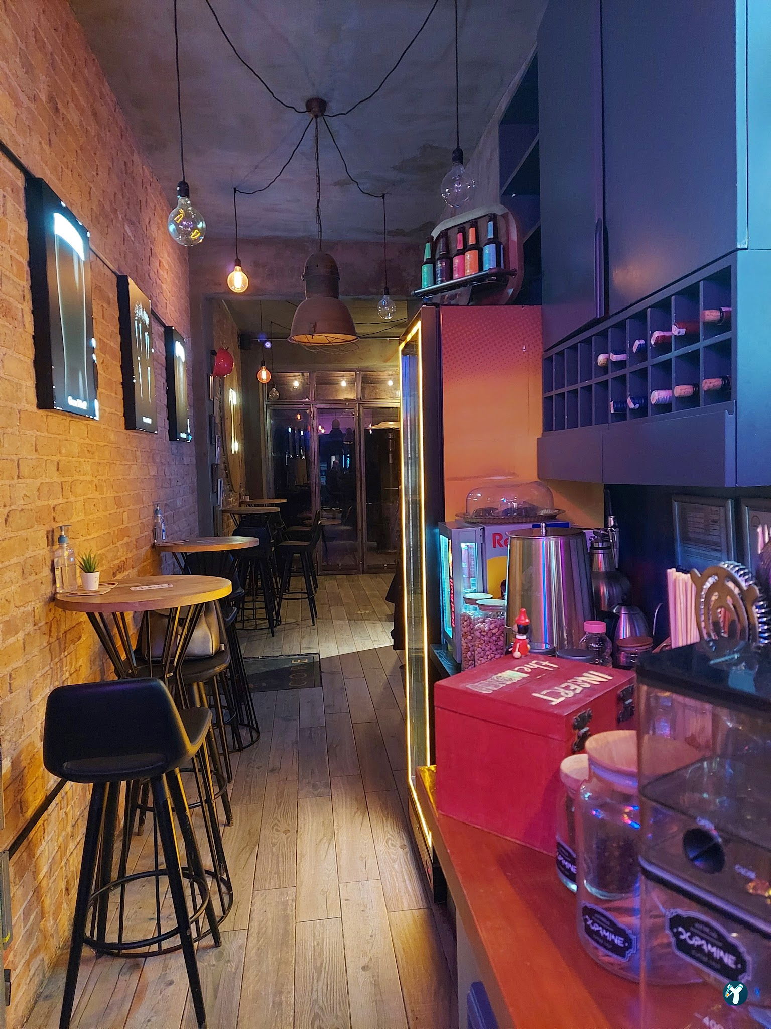Dopamine Coffee Shop - Moda