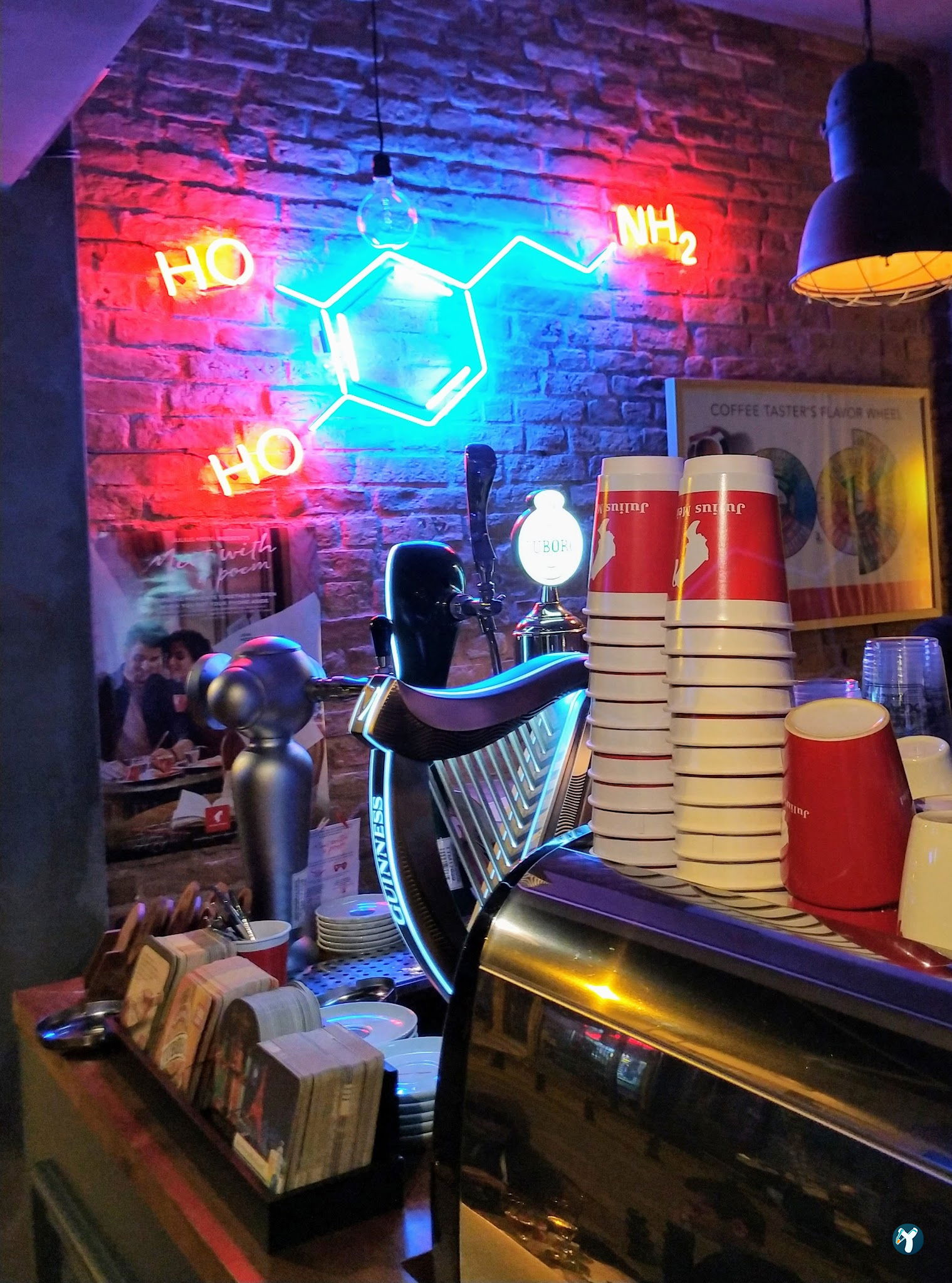 Dopamine Coffee Shop - Moda
