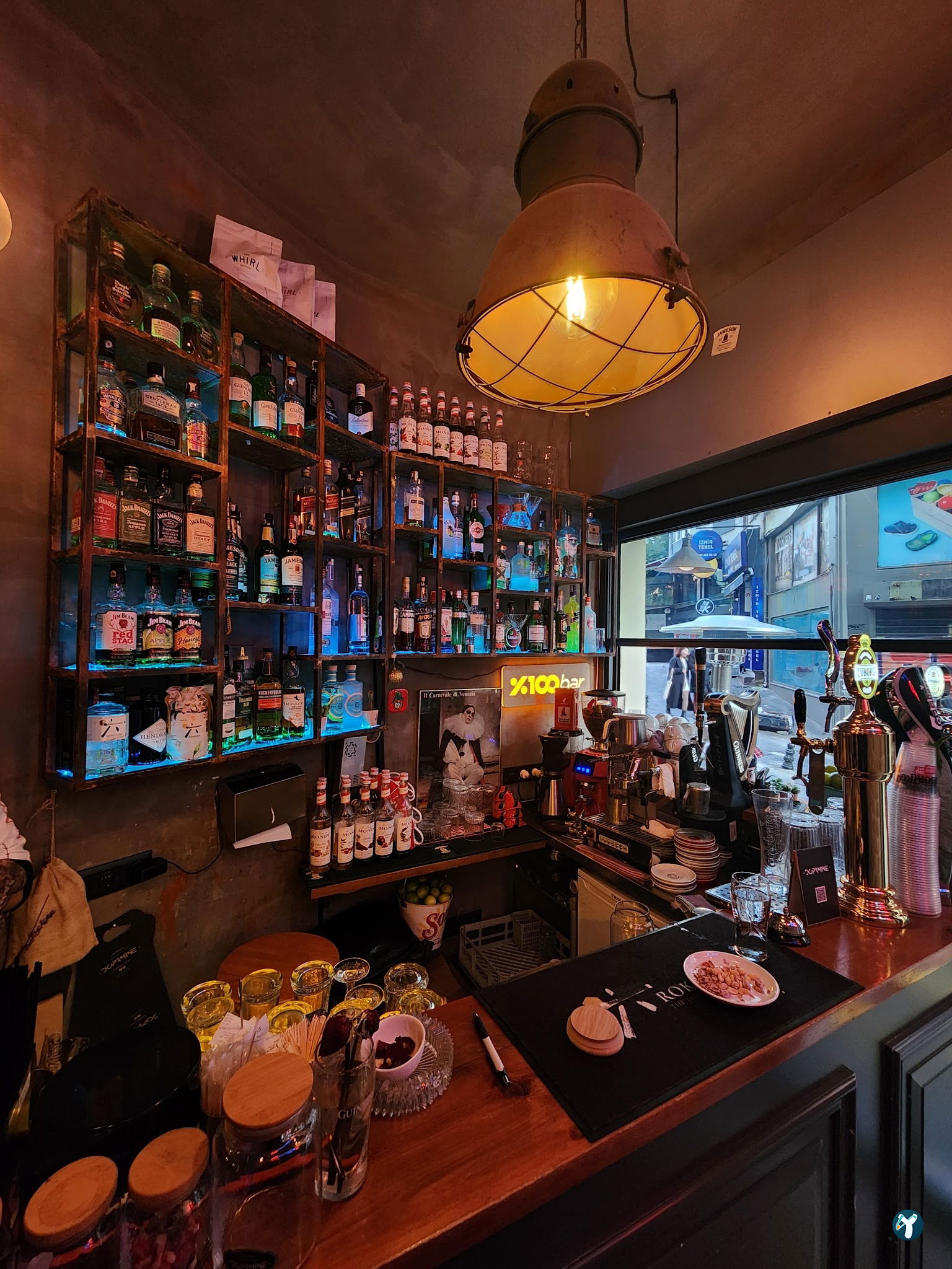 Dopamine Coffee Shop - Moda