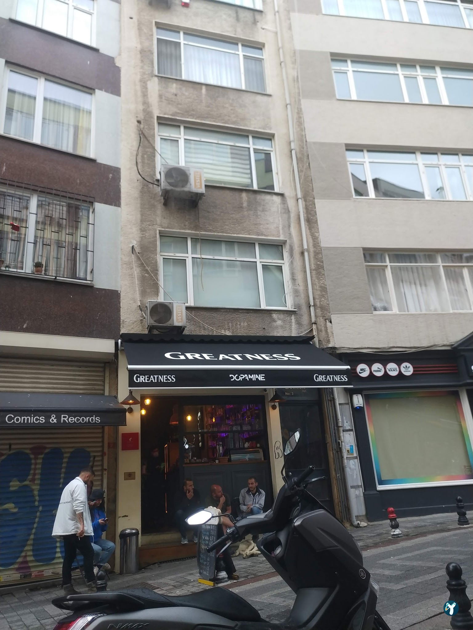 Dopamine Coffee Shop - Moda