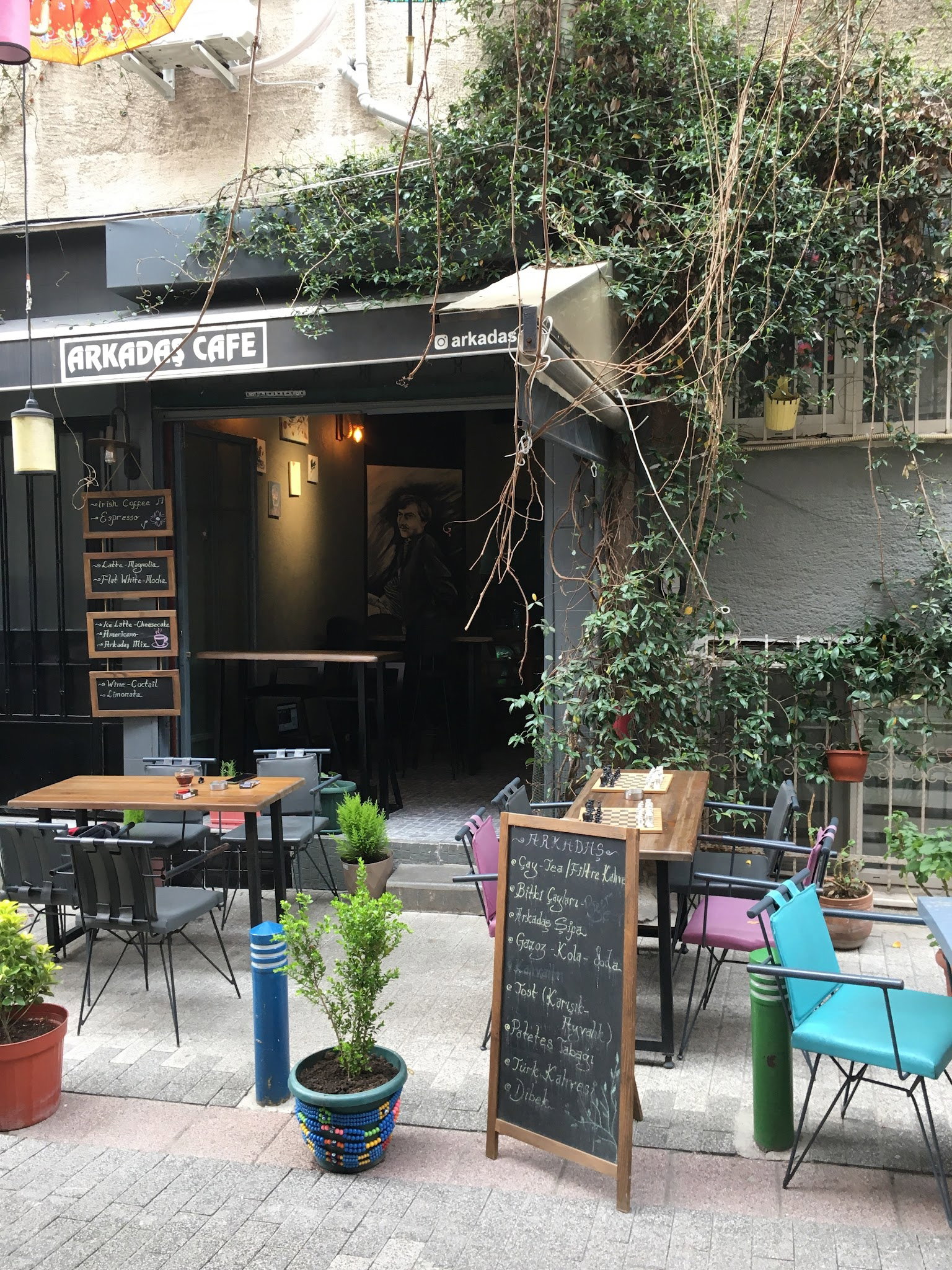 Arkadaş Satranç Kafe