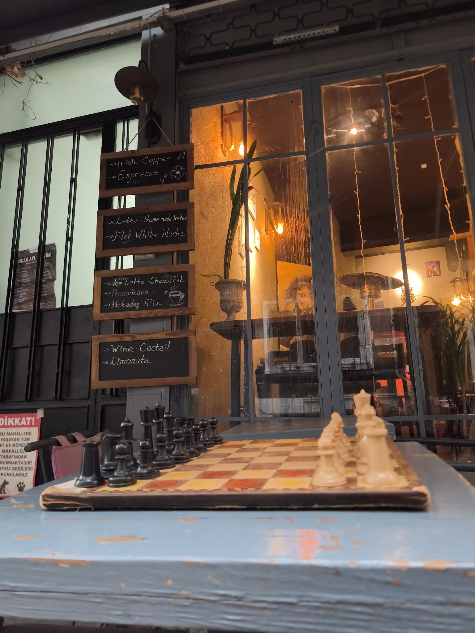 Arkadaş Satranç Kafe