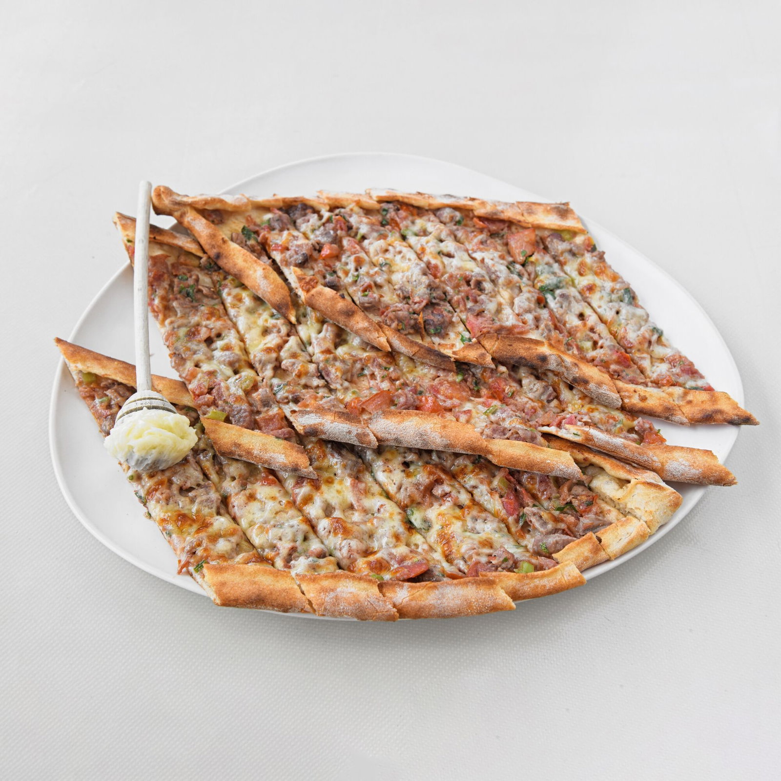 Kuşbaşılı Kaşarlı Pide