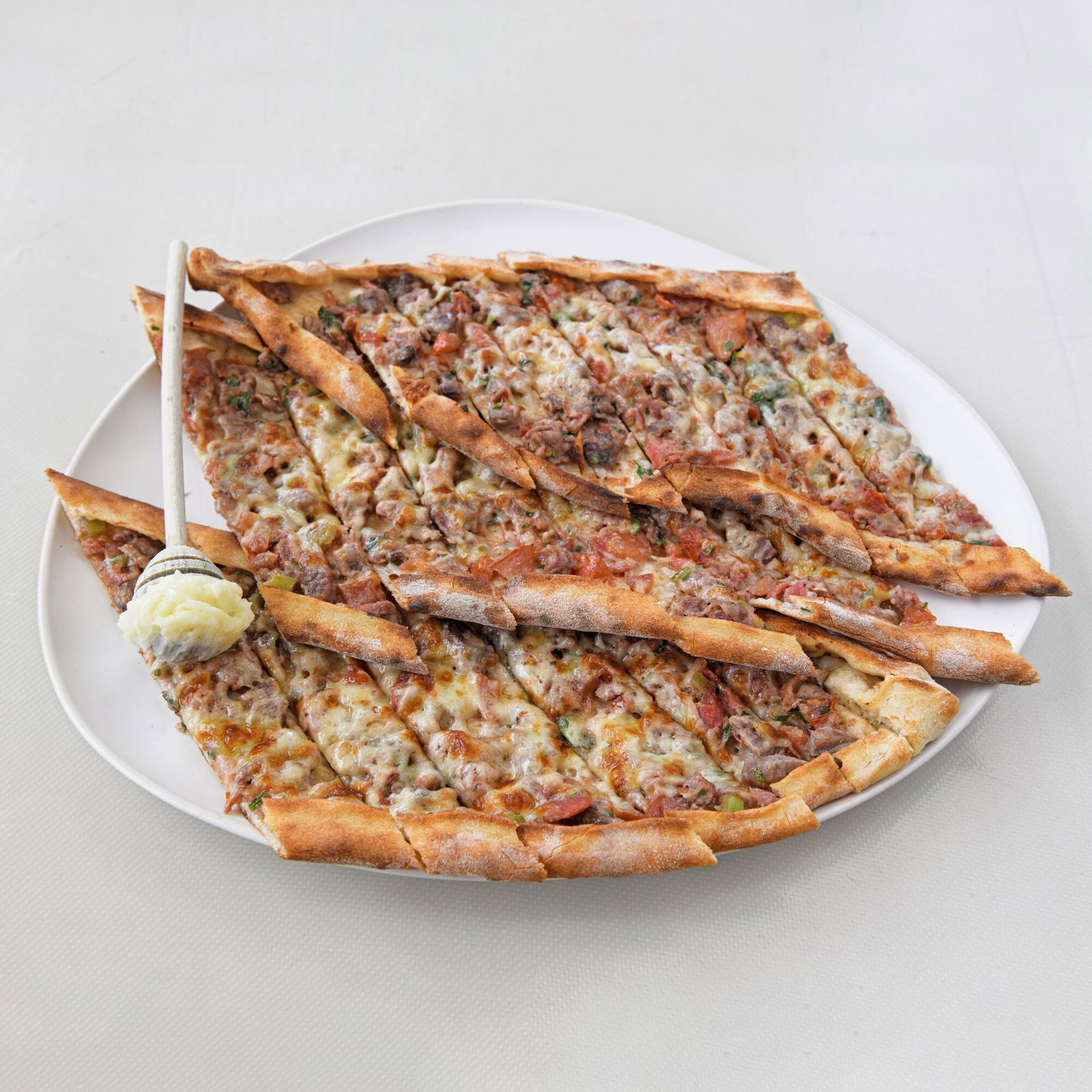 Kıymalı Kaşarlı Pide