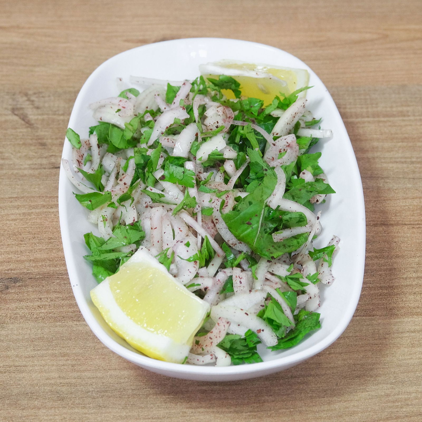 Sumaklı Soğan Salatası