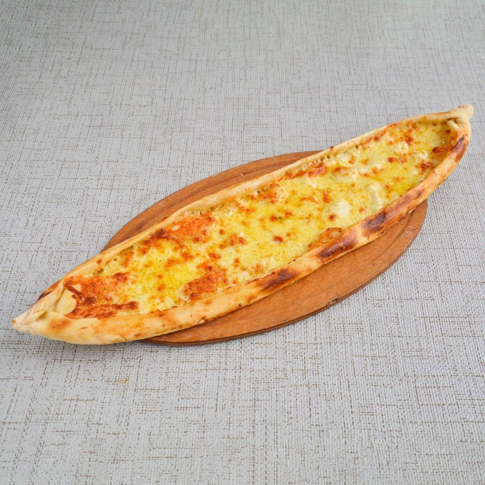 Domatesli Kaşarlı Pide