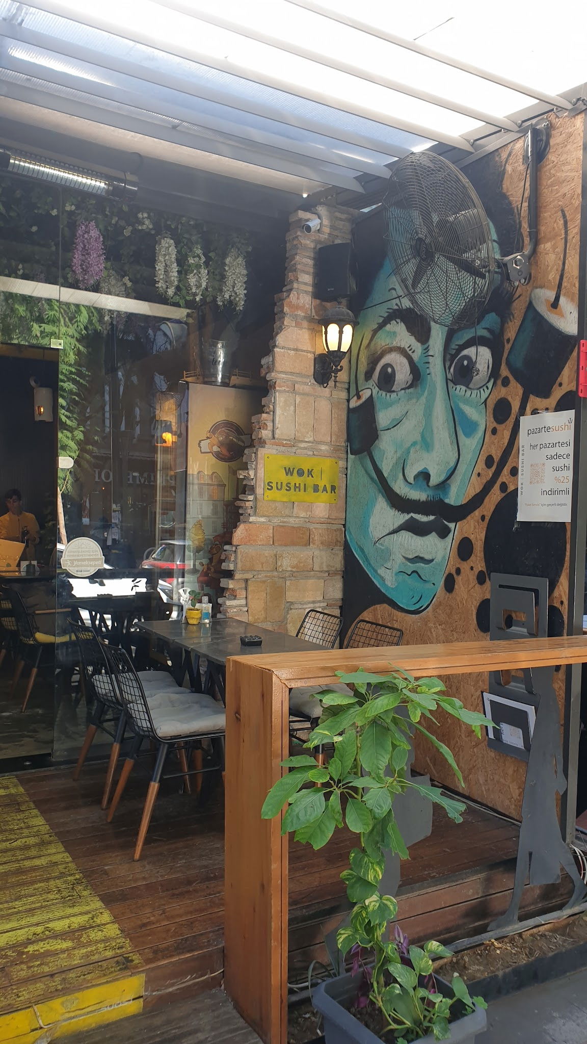 Walk In Wok & Sushi Bar