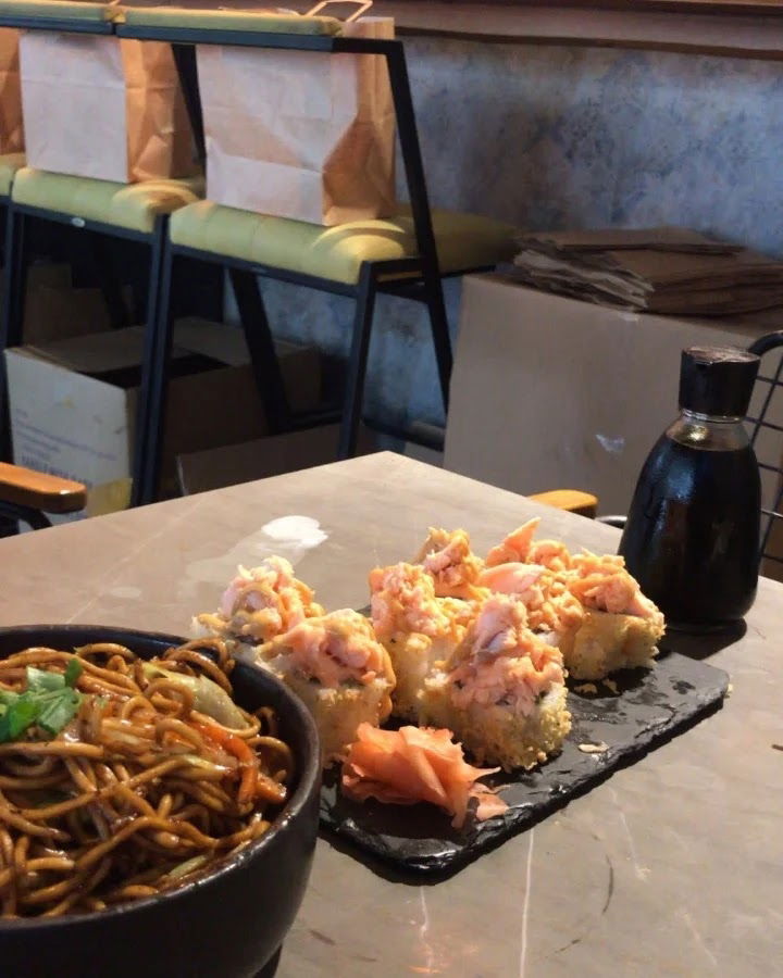 Walk In Wok & Sushi Bar