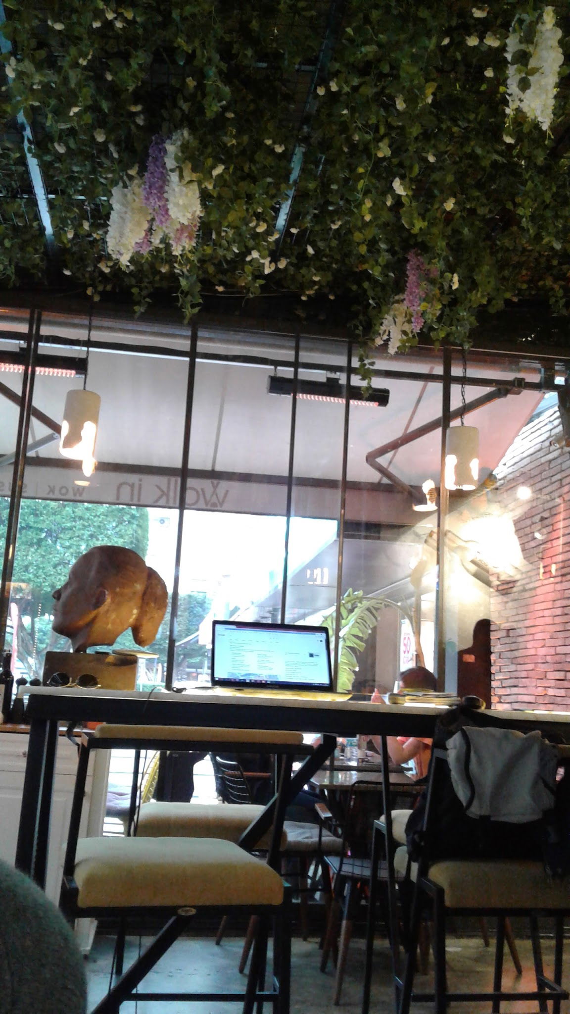 Walk In Wok & Sushi Bar