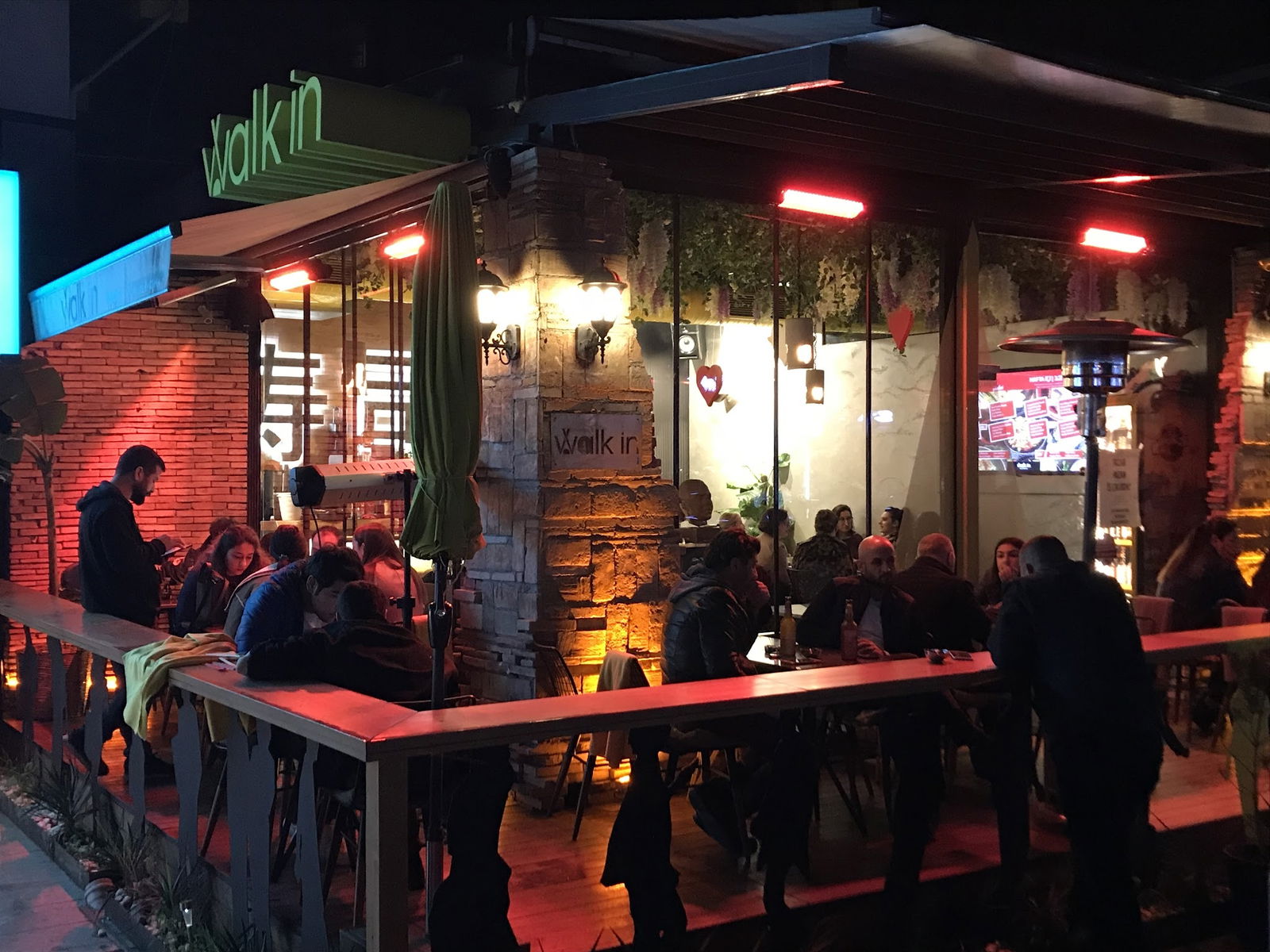 Walk In Wok & Sushi Bar