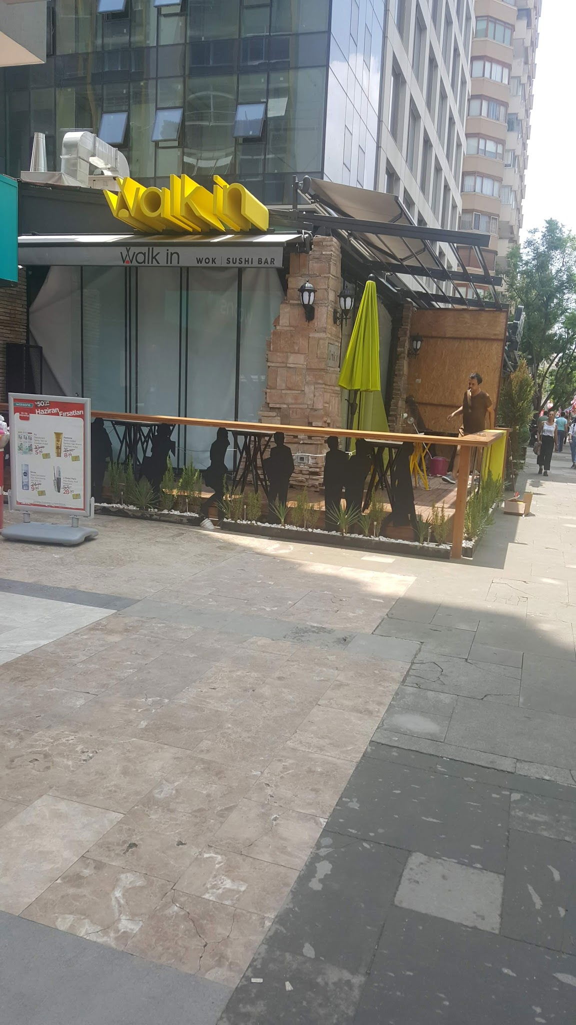 Walk In Wok & Sushi Bar