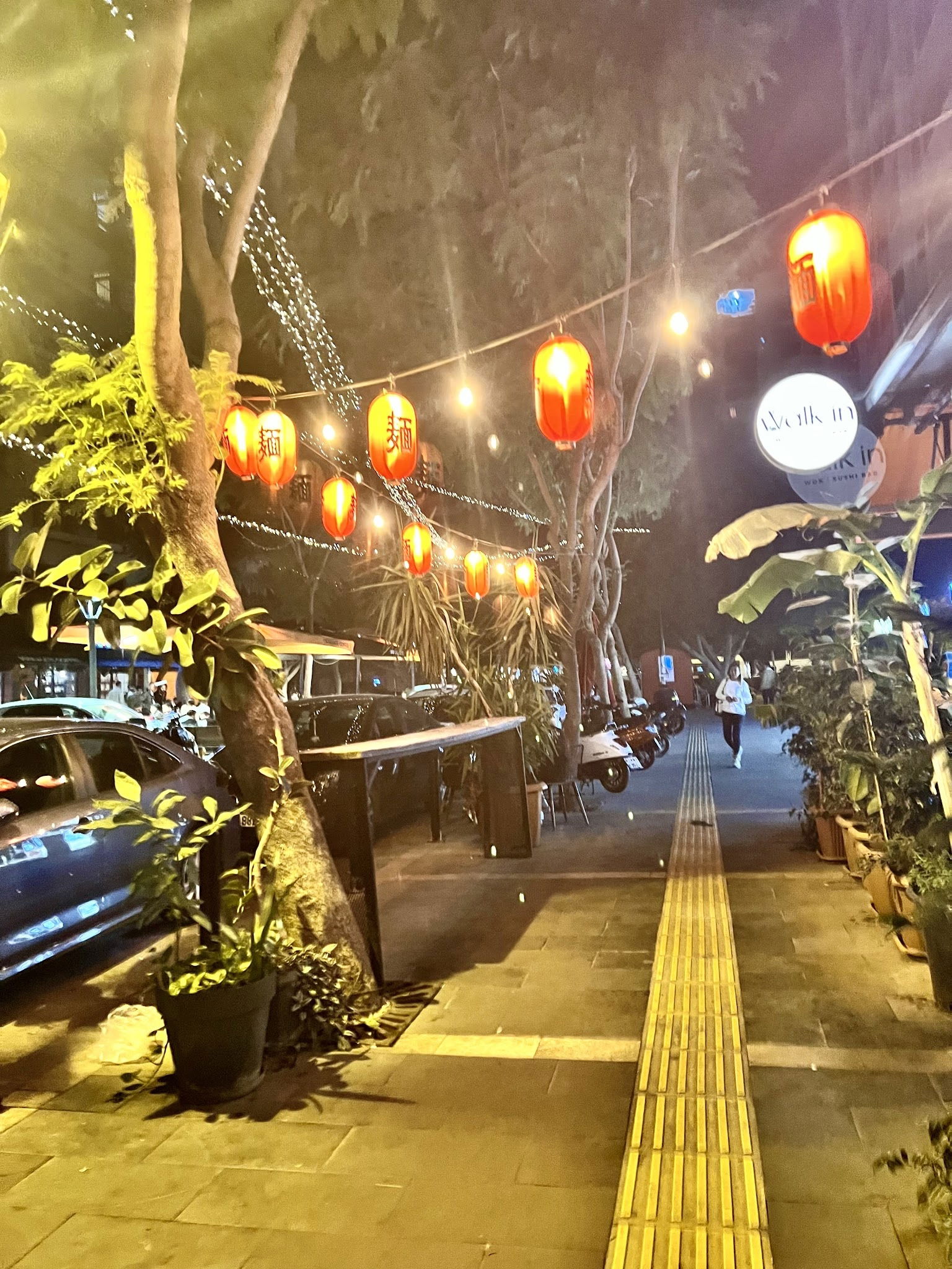 Walk In Wok & Sushi Bar