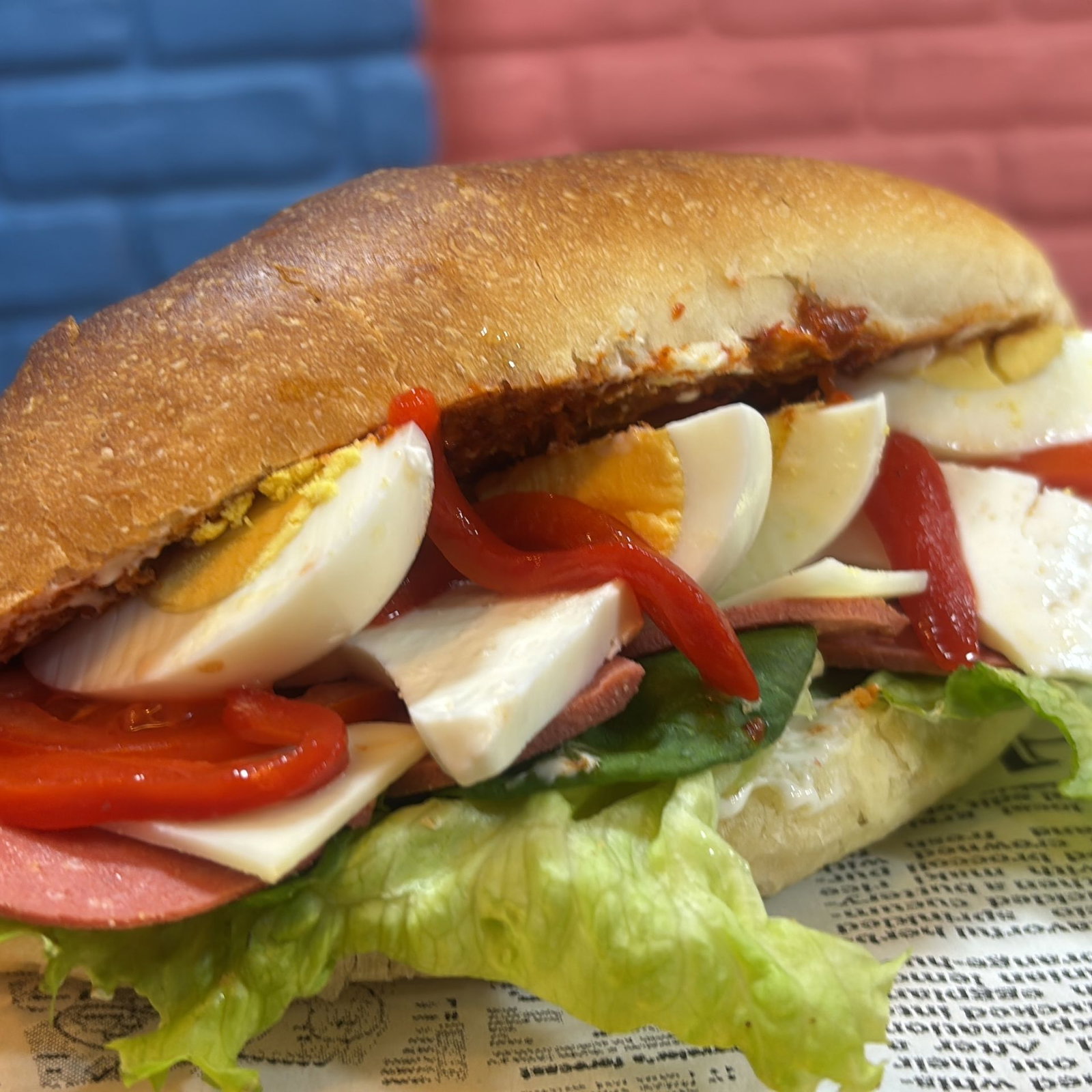 Pesto Soslu Serpme Sandviç