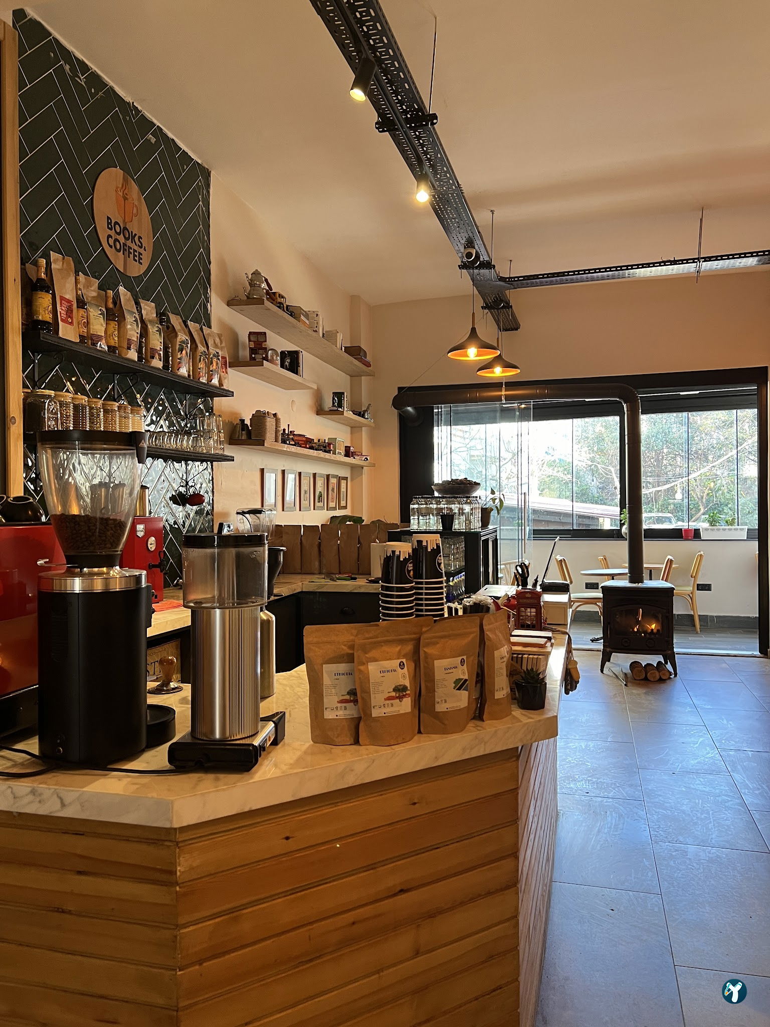 Books & Coffee Yeldeğirmeni