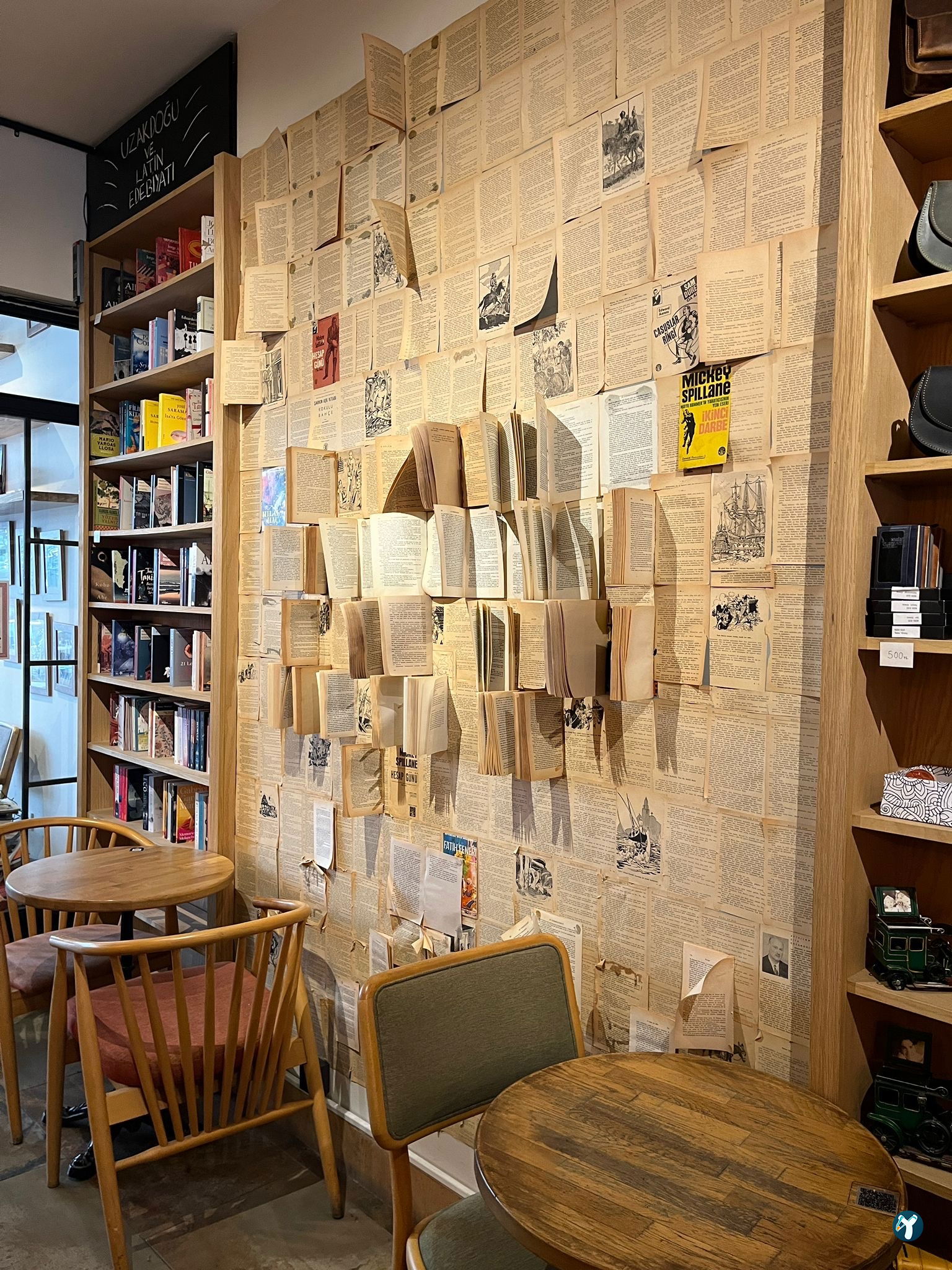 Books & Coffee Yeldeğirmeni