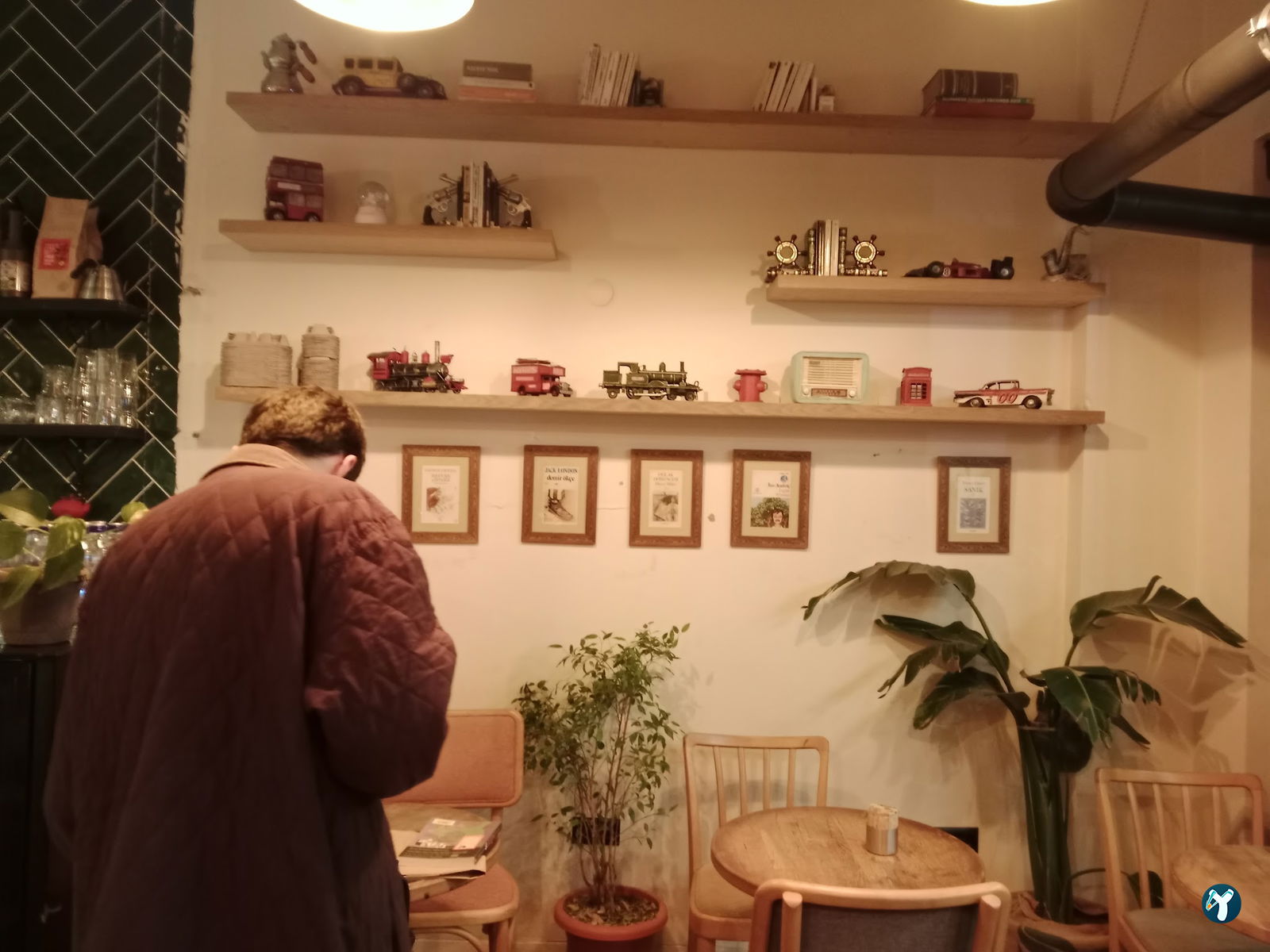 Books & Coffee Yeldeğirmeni