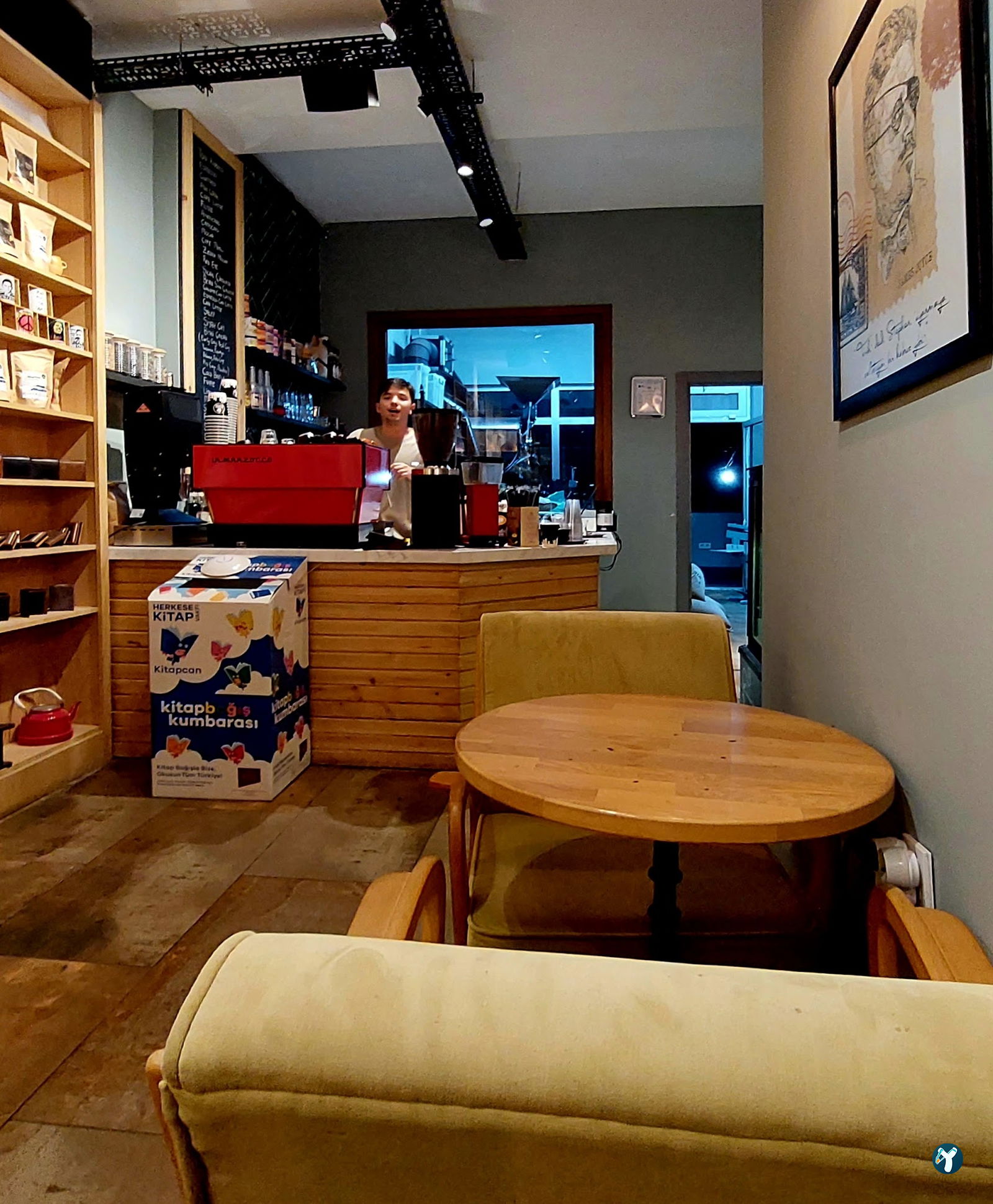 Books & Coffee Yeldeğirmeni