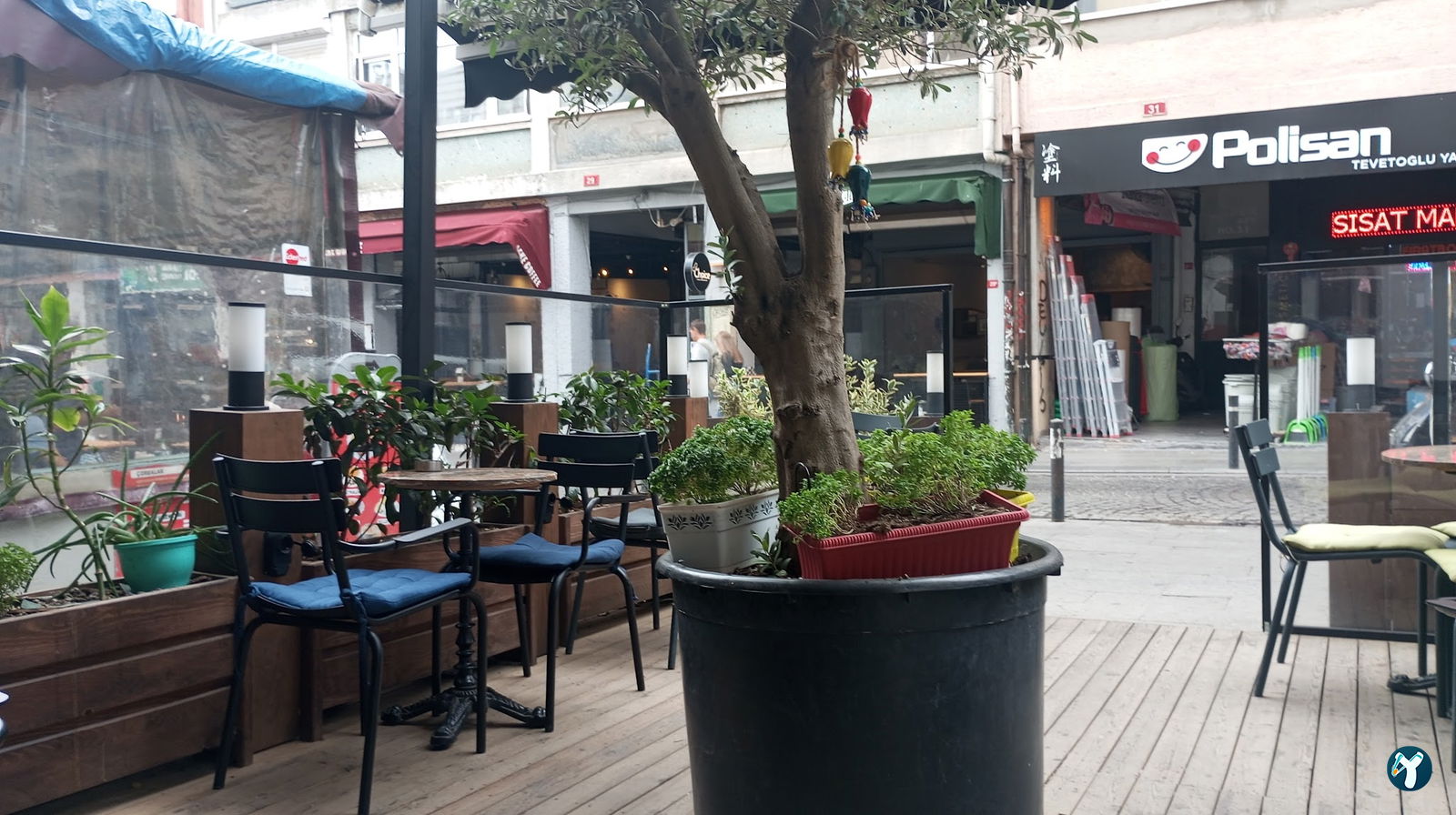 Books & Coffee Yeldeğirmeni