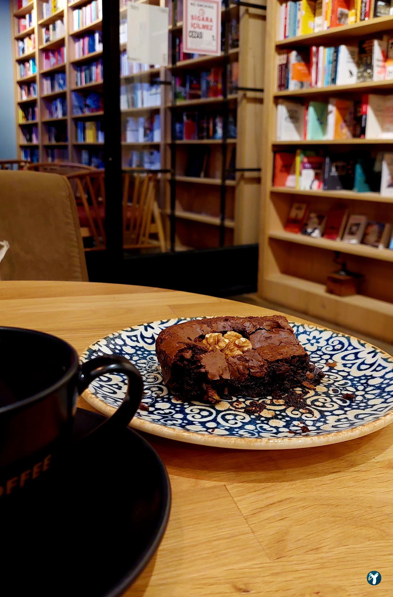 Books & Coffee Yeldeğirmeni